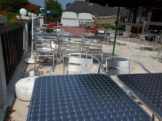 Patio in Restaurant & Chambres d'Hôtes L'Eau Vive