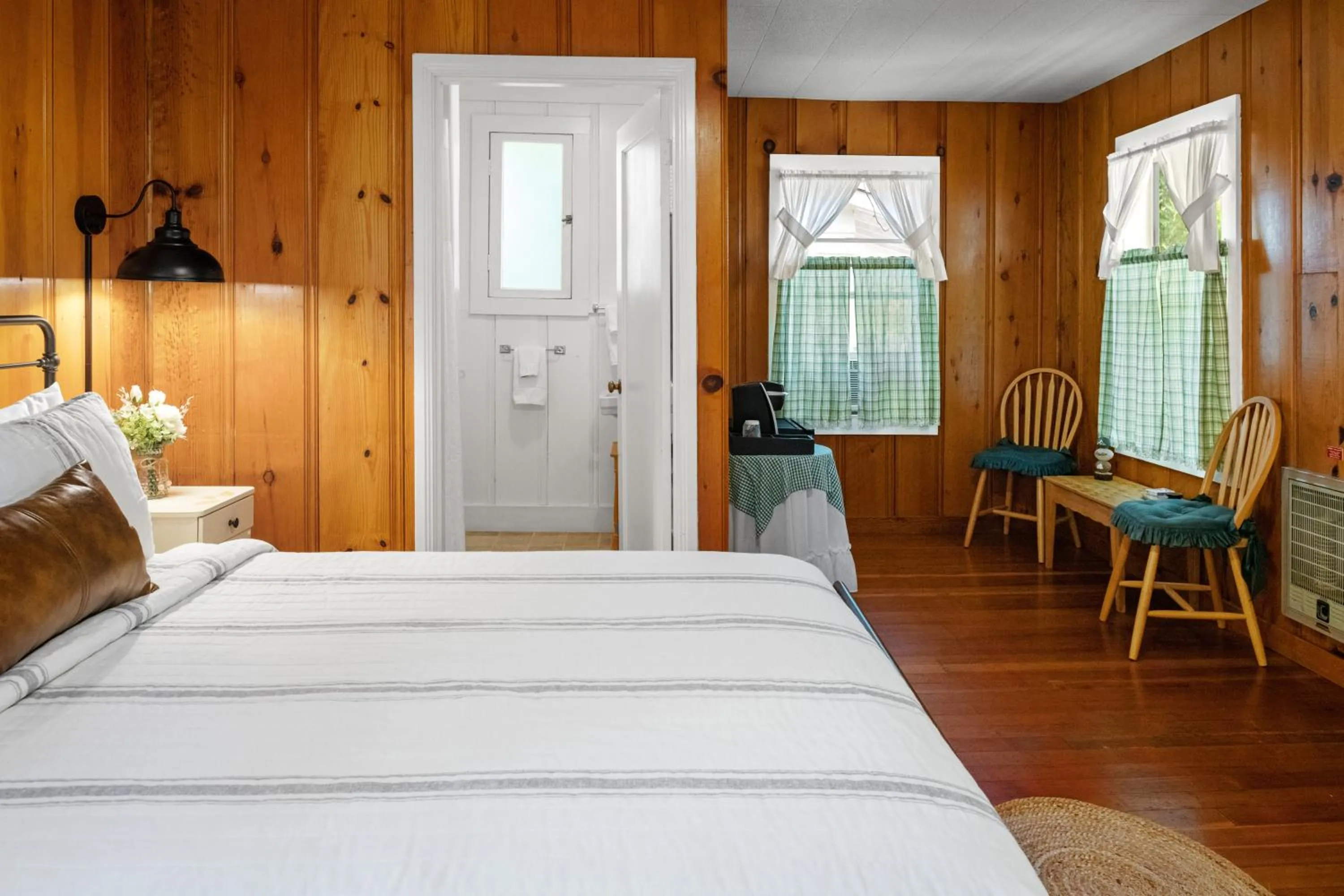 Bedroom, Bed in Inn at Sugar Pine Ranch