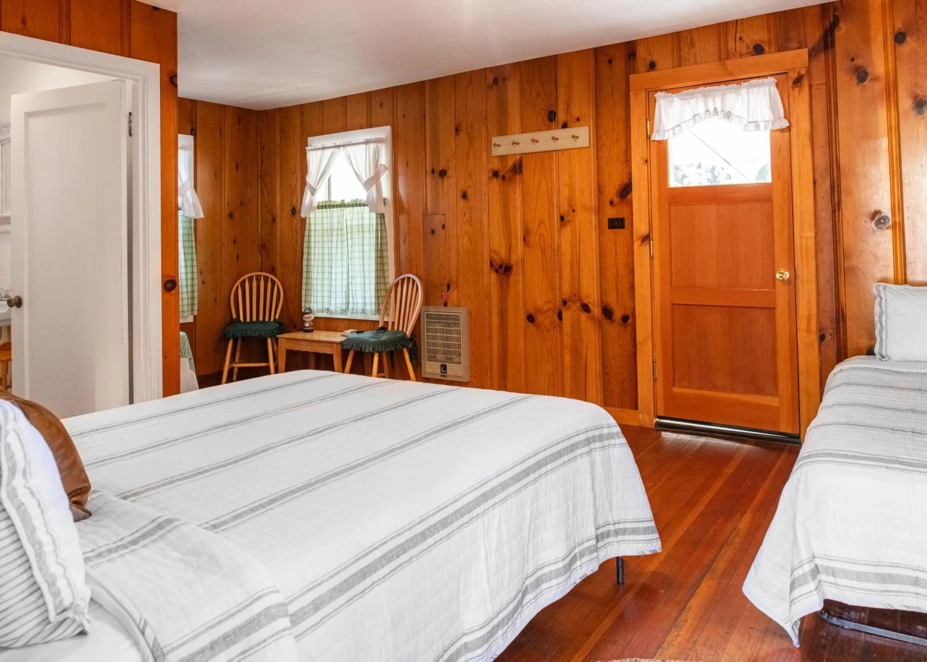 Photo of the whole room, Bed in Inn at Sugar Pine Ranch