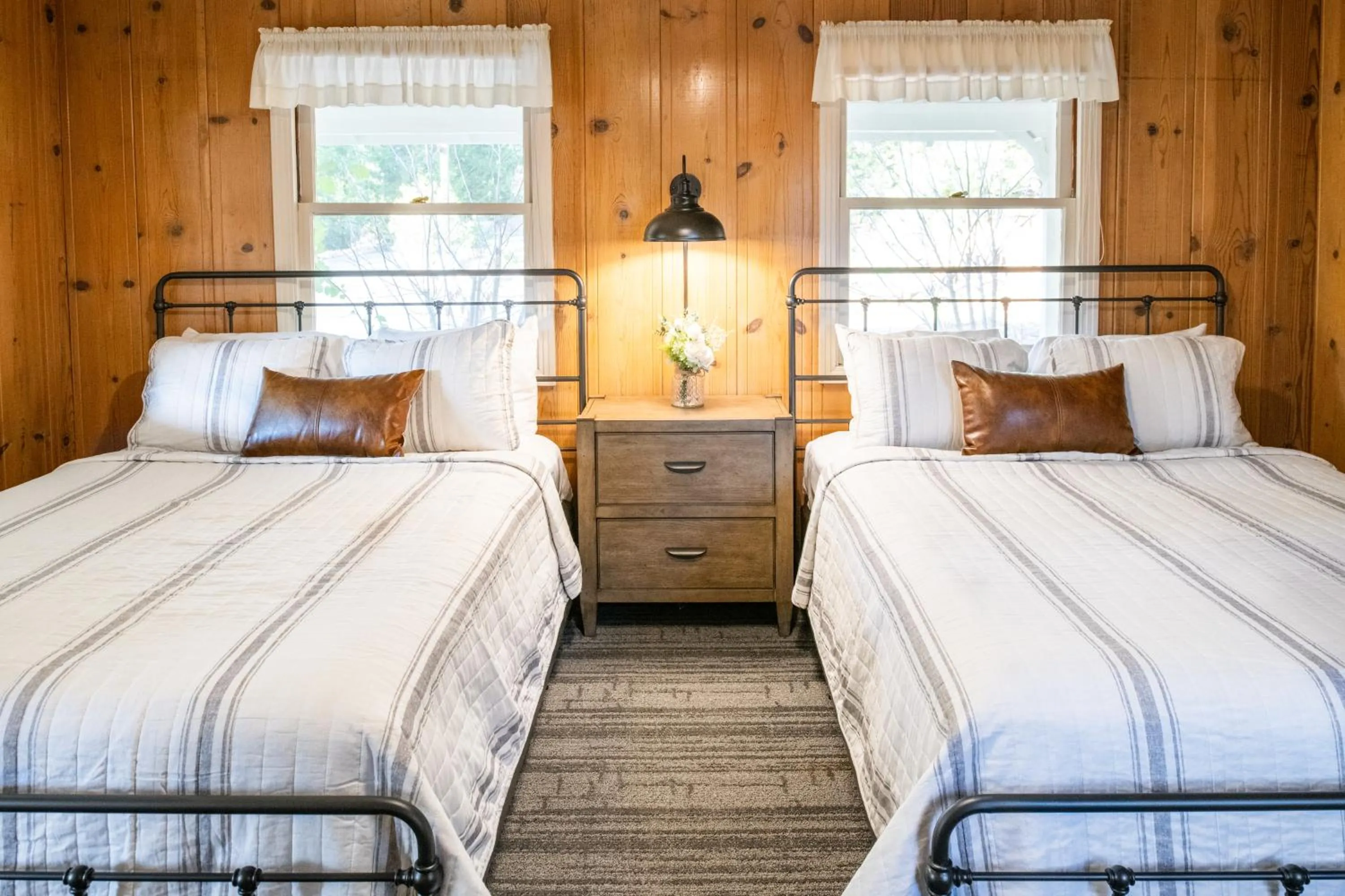 Bedroom, Bed in Inn at Sugar Pine Ranch