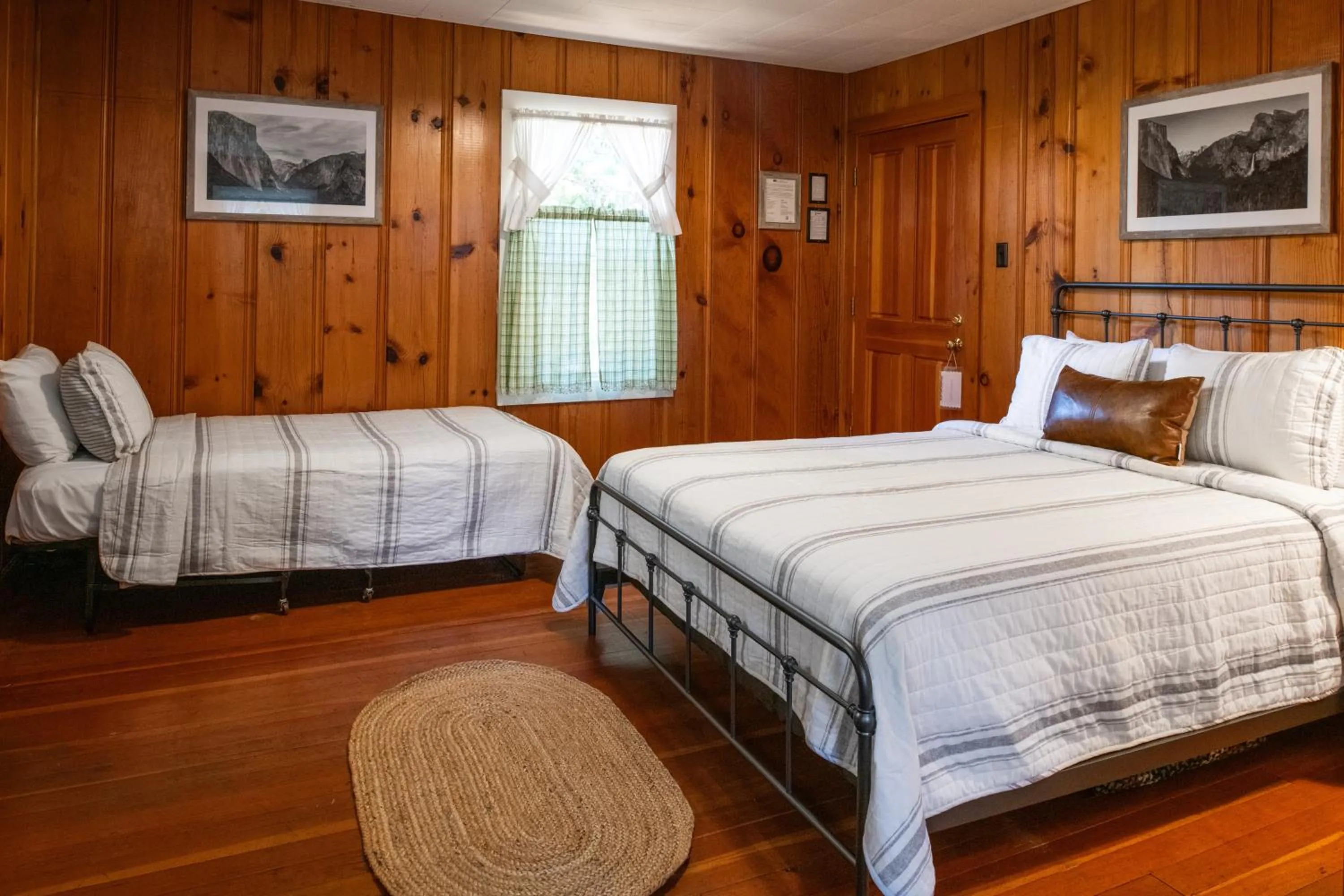 Photo of the whole room, Bed in Inn at Sugar Pine Ranch