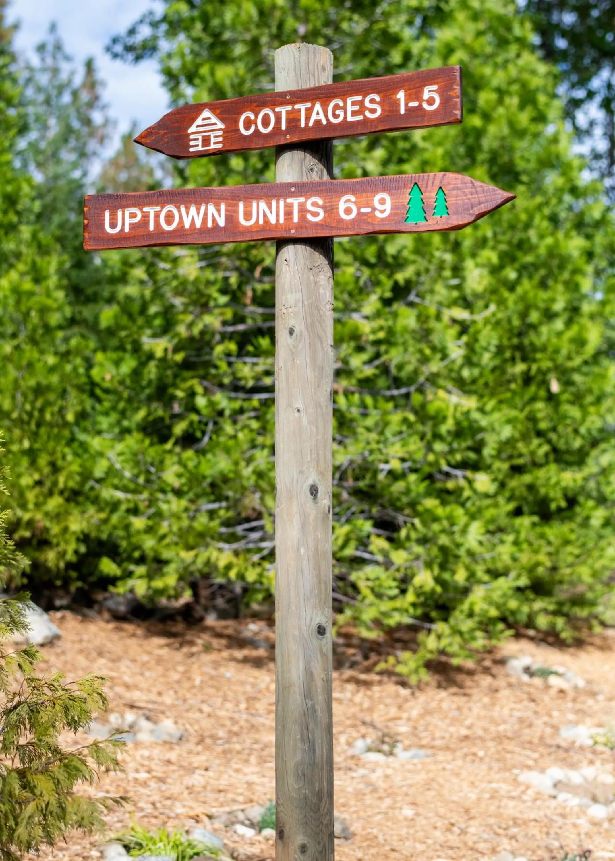Logo/Certificate/Sign in Inn at Sugar Pine Ranch