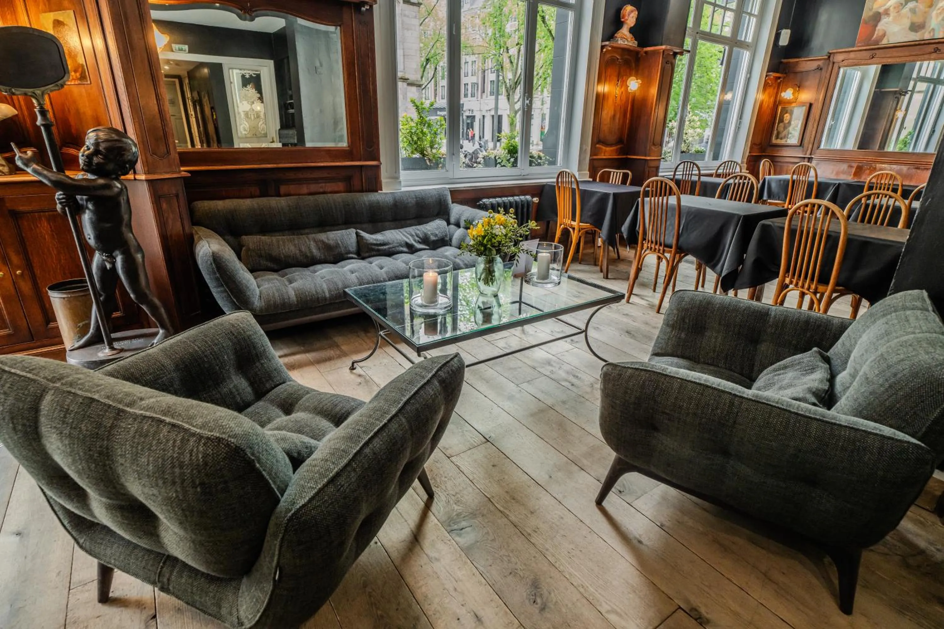 Living room in Brueghel