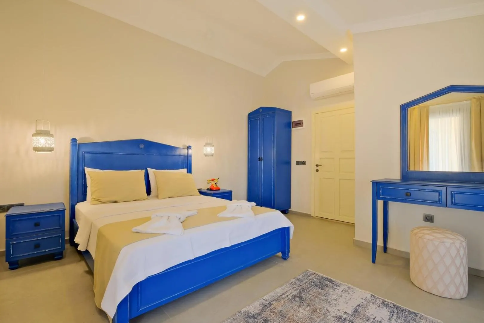 Photo of the whole room, Bed in Ciello Suites Hotel