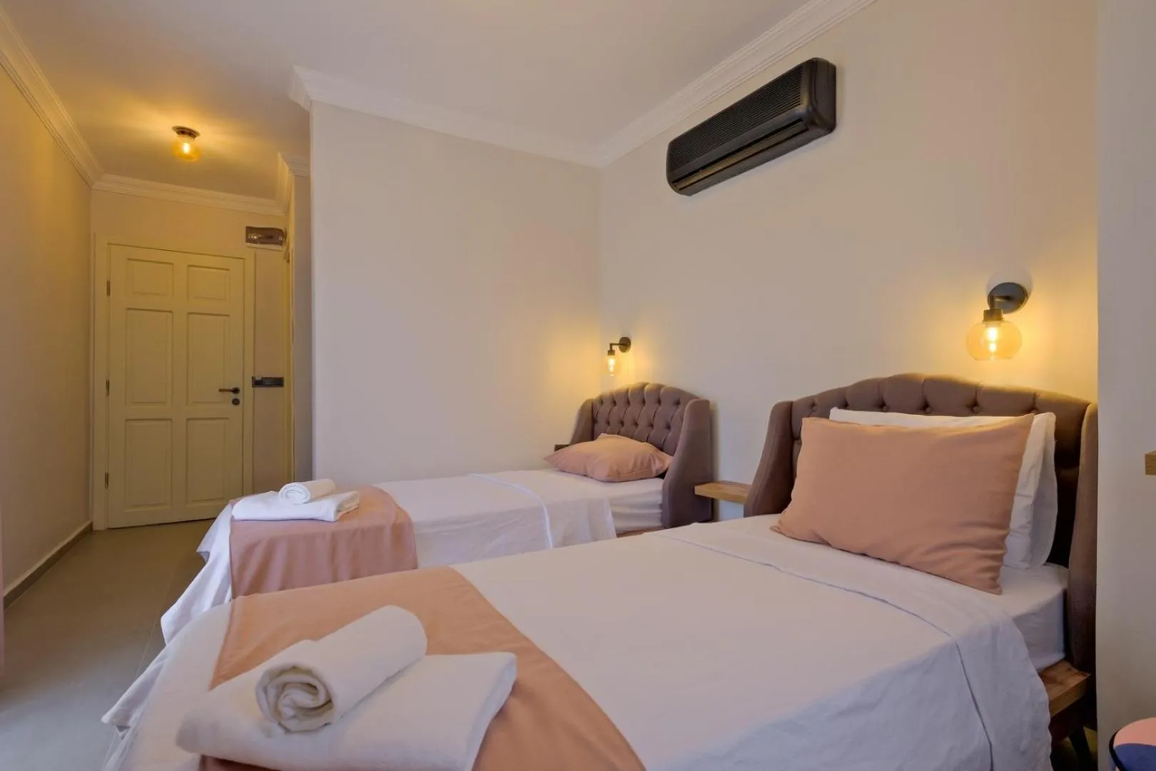 Photo of the whole room, Bed in Ciello Suites Hotel