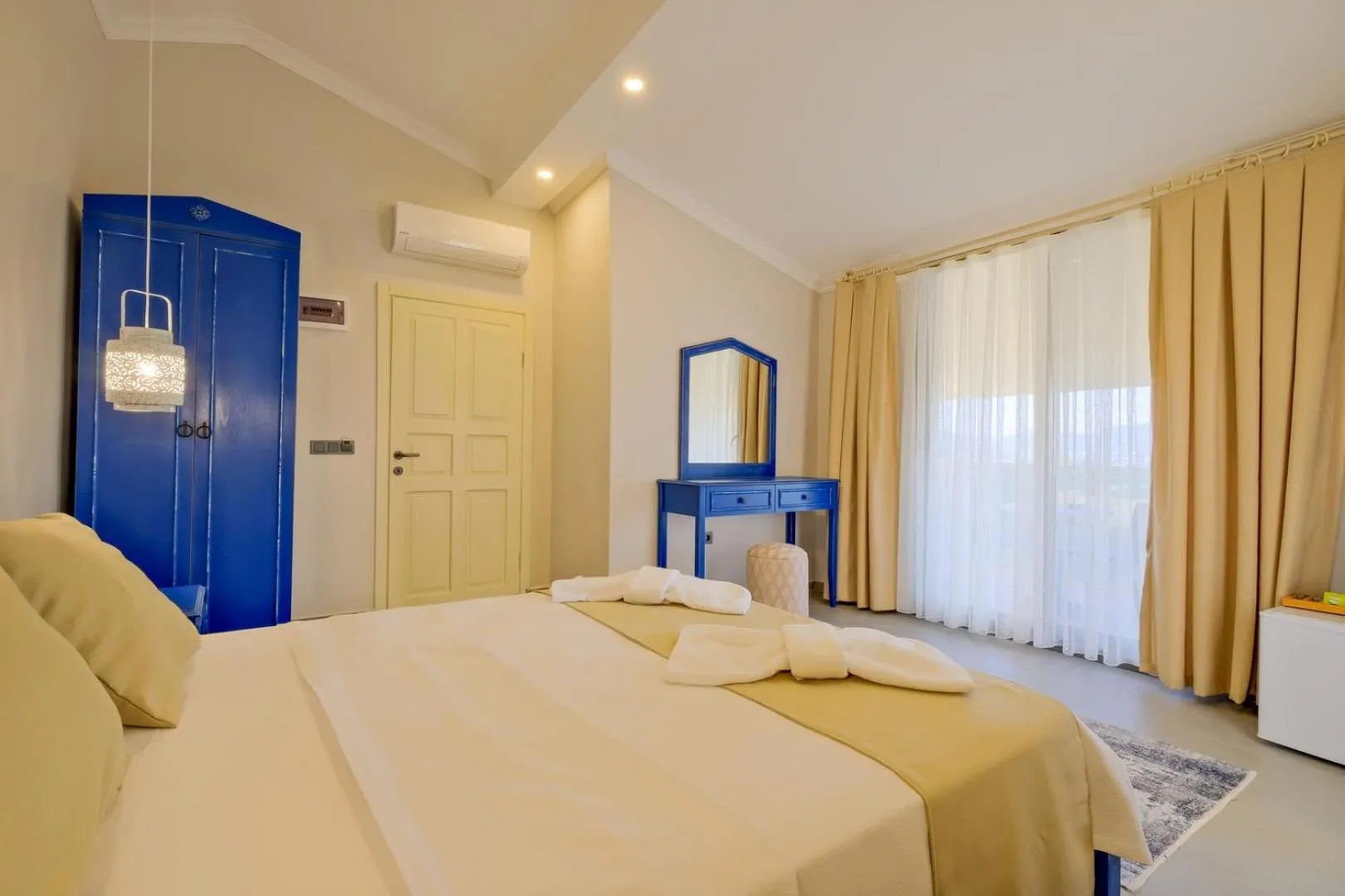 Photo of the whole room, Bed in Ciello Suites Hotel