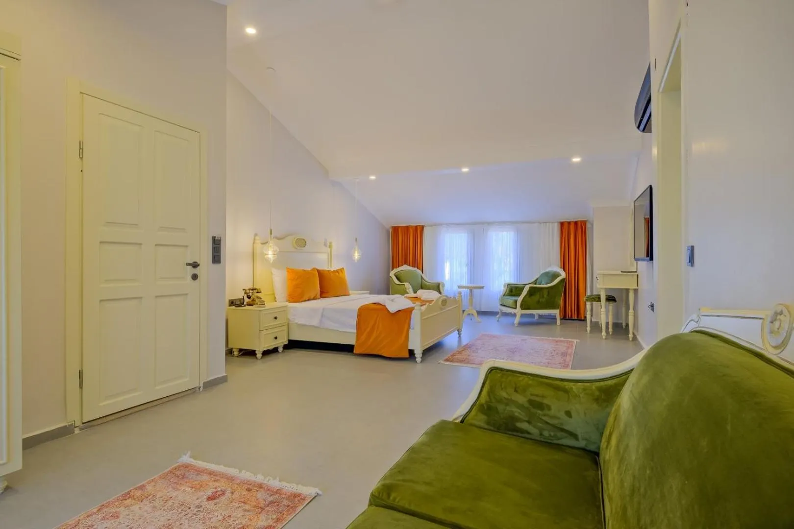 Photo of the whole room, Bed in Ciello Suites Hotel