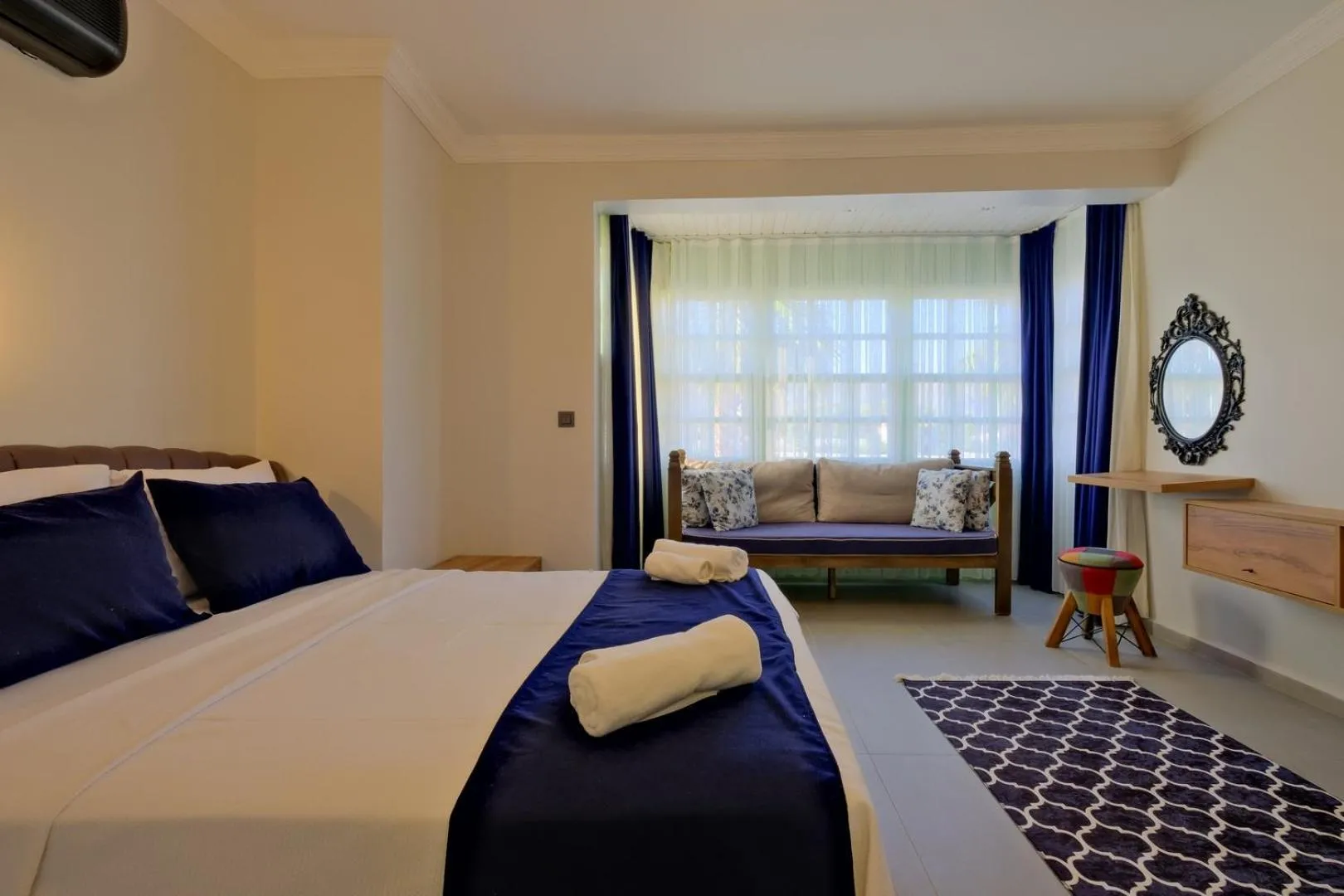 Bed in Ciello Suites Hotel