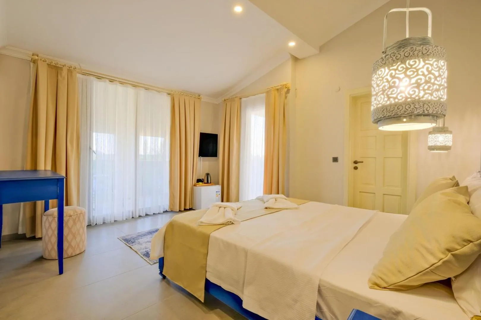 Photo of the whole room, Bed in Ciello Suites Hotel