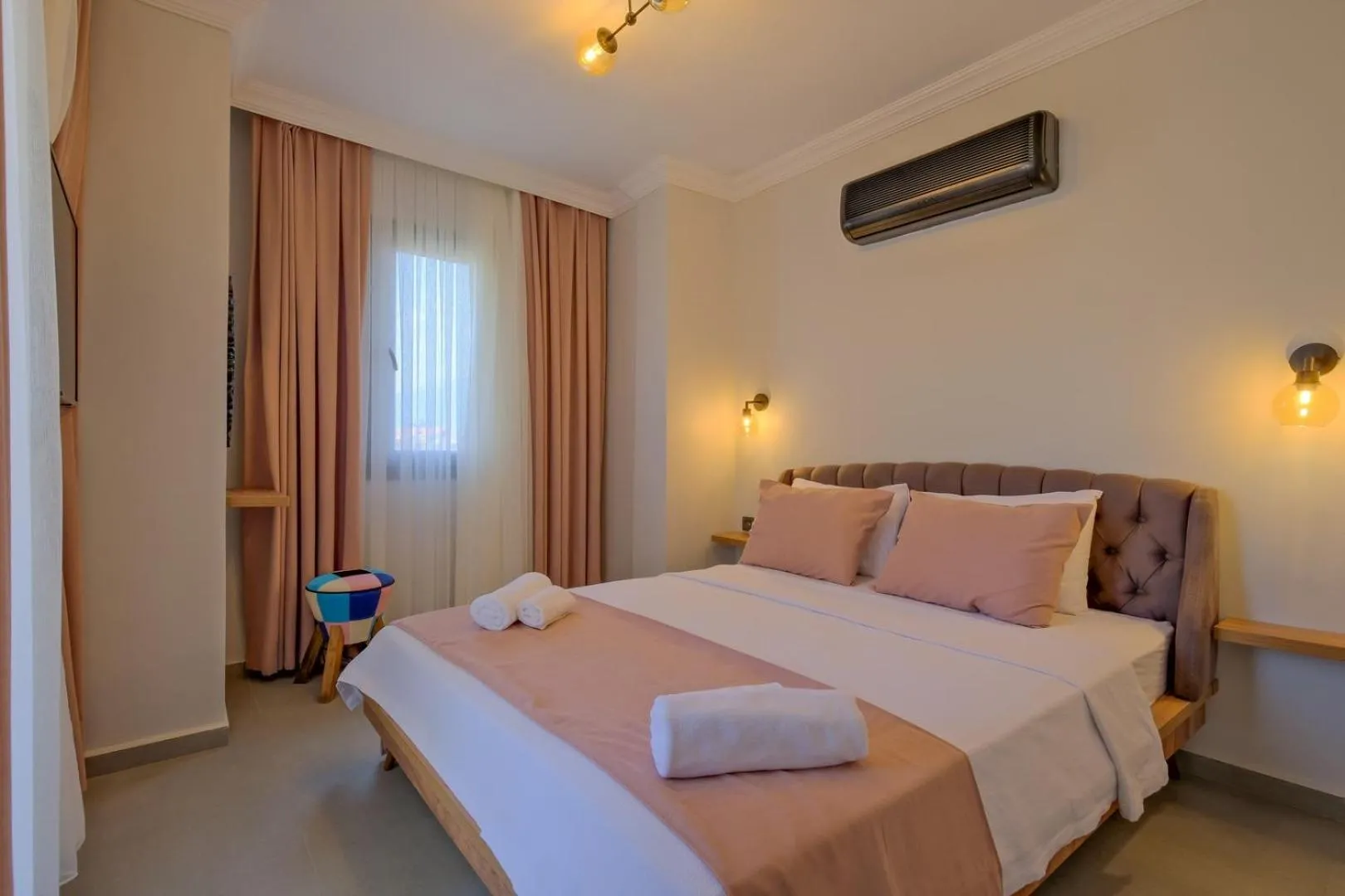 Photo of the whole room, Bed in Ciello Suites Hotel
