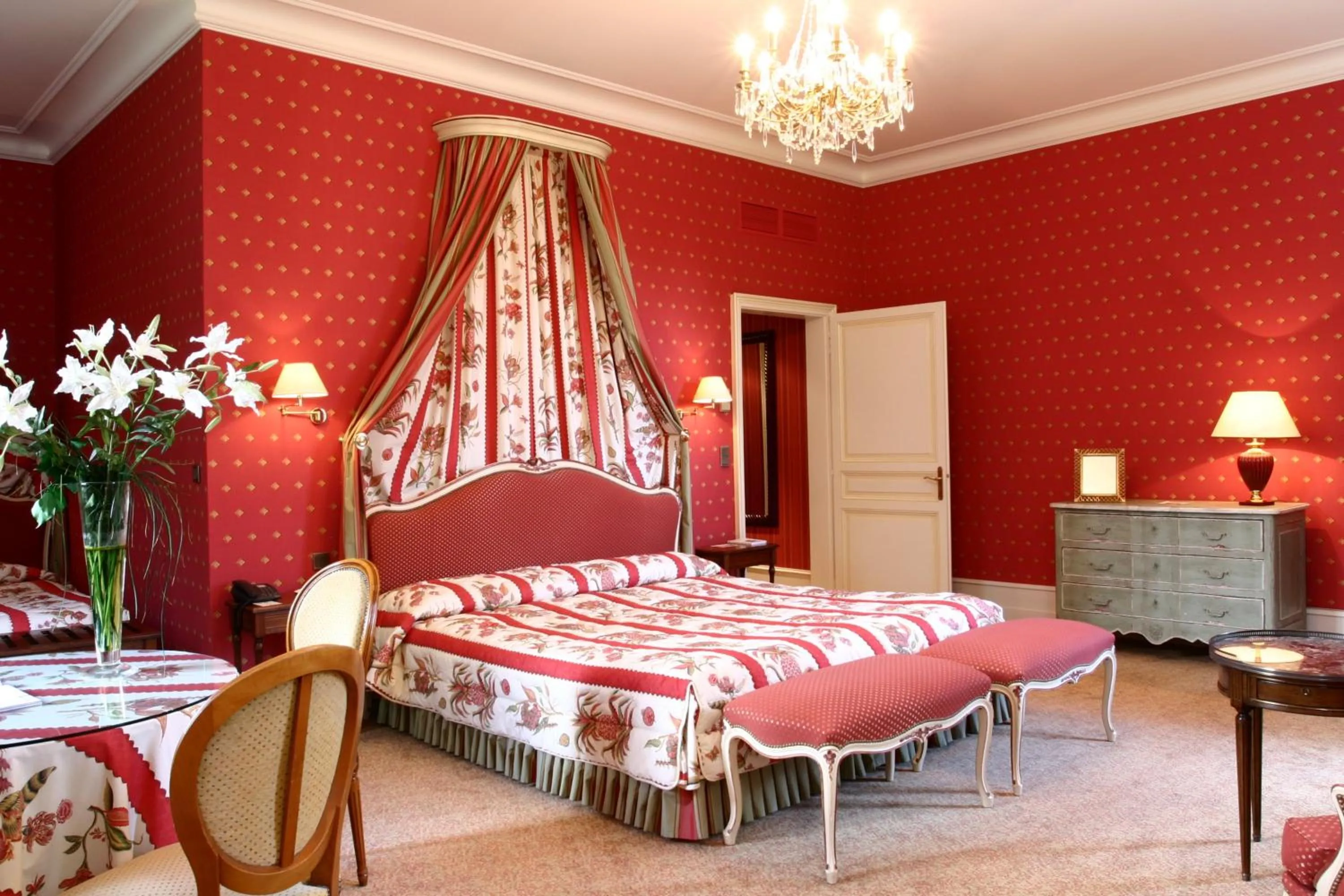 Photo of the whole room, Bed in La Chartreuse Du Val Saint Esprit
