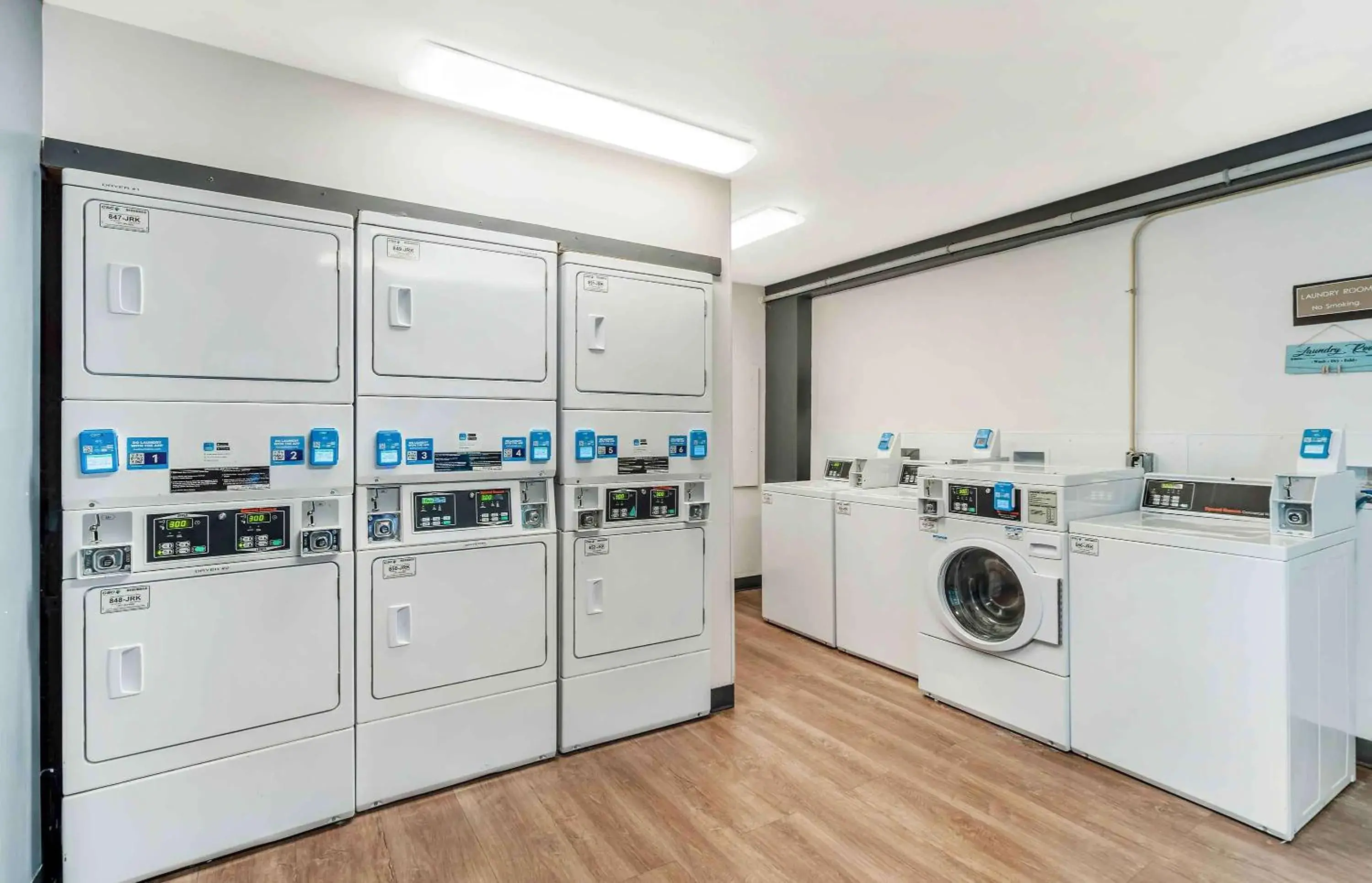 Property building in Extended Stay America Select Suites - Chicago - Naperville - East Property building in Extended Stay America Select Suites - Chicago - Naperville - East