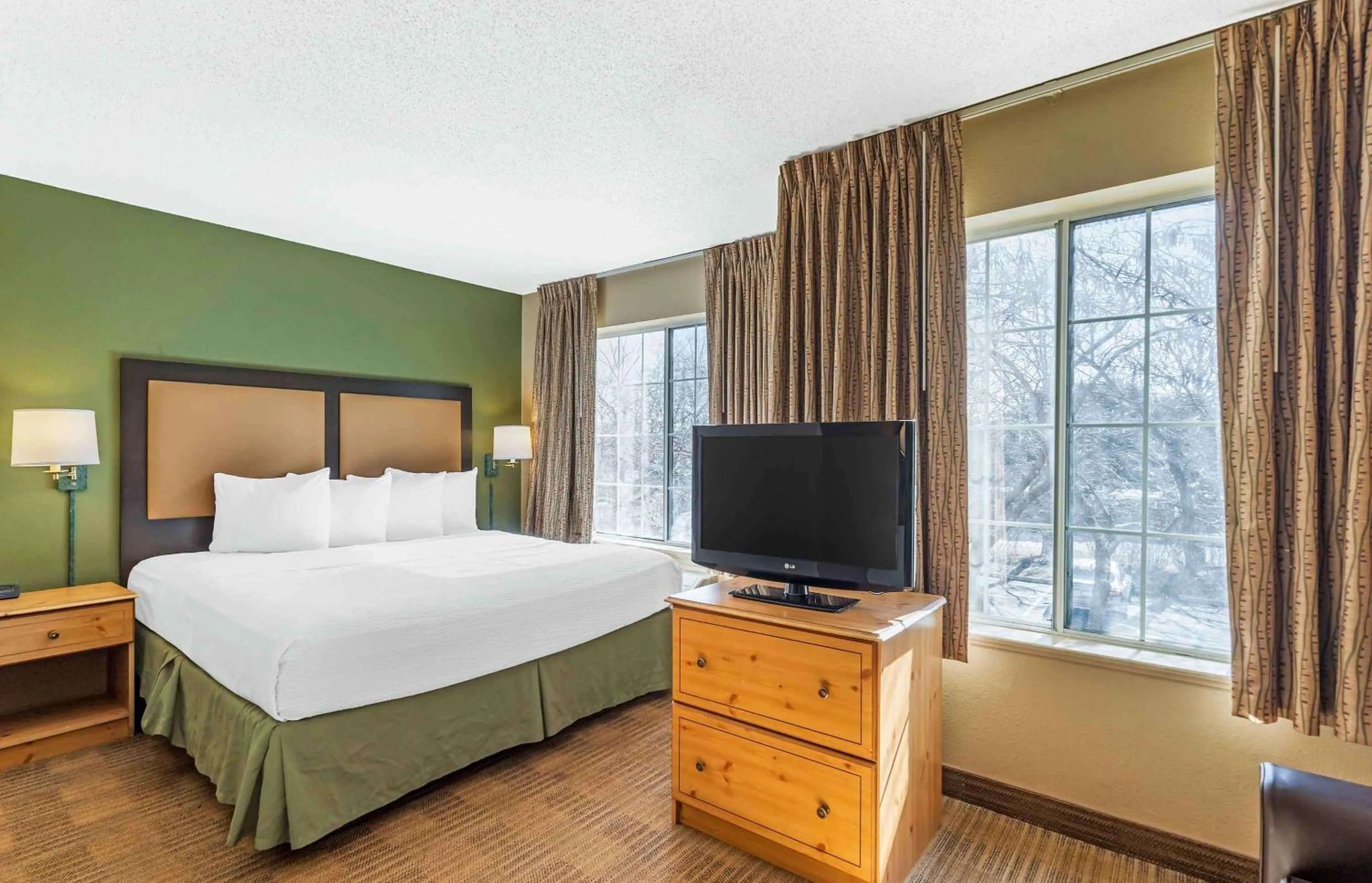 Bedroom, Bed in Extended Stay America Select Suites - Chicago - Naperville - East