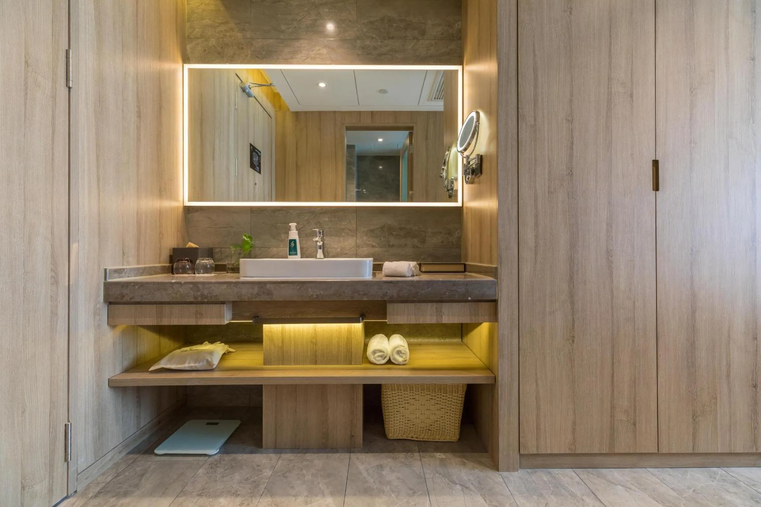 Atour Hotel Weihai City Center