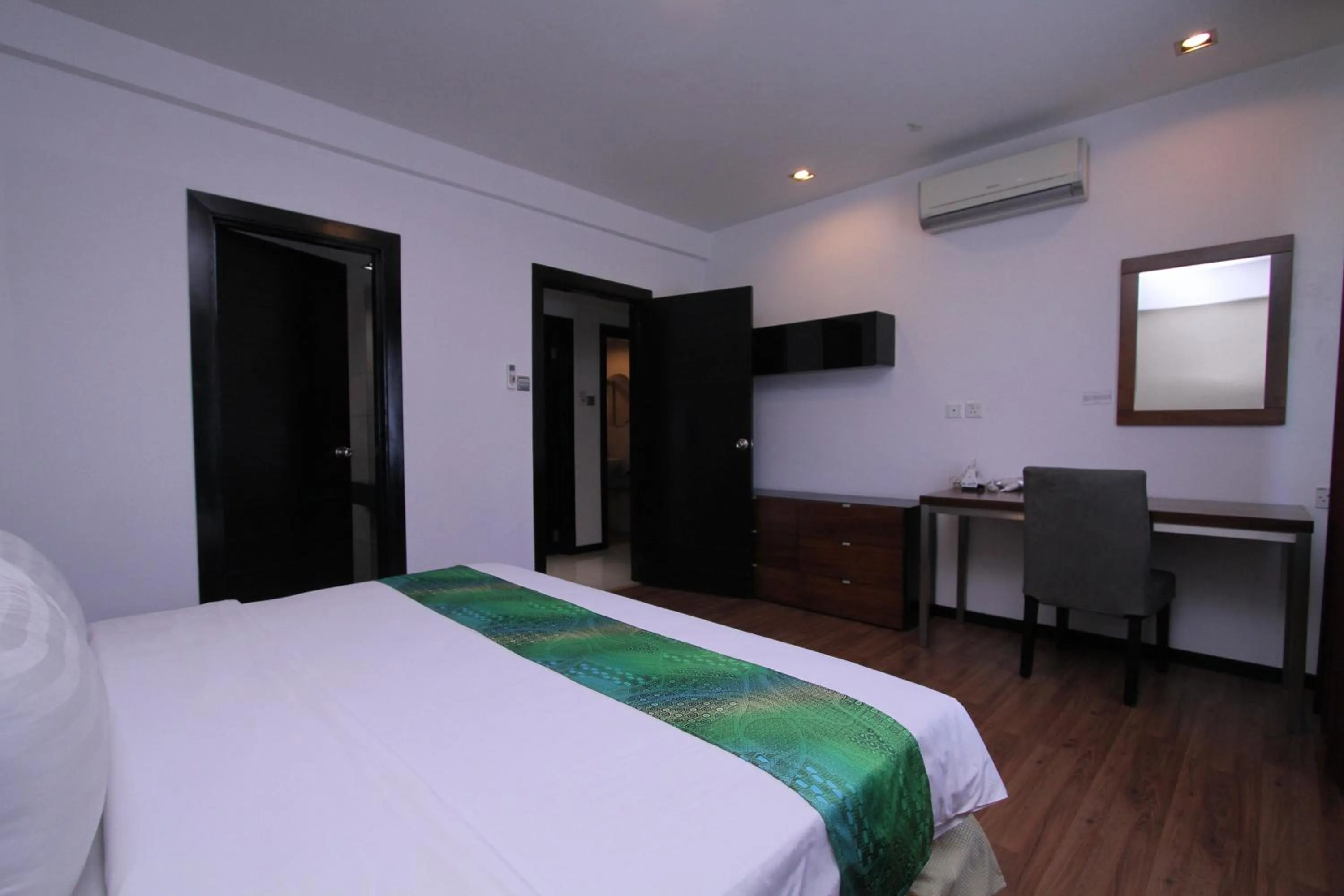 Bed in Likas Square - KK Apartment Suite
