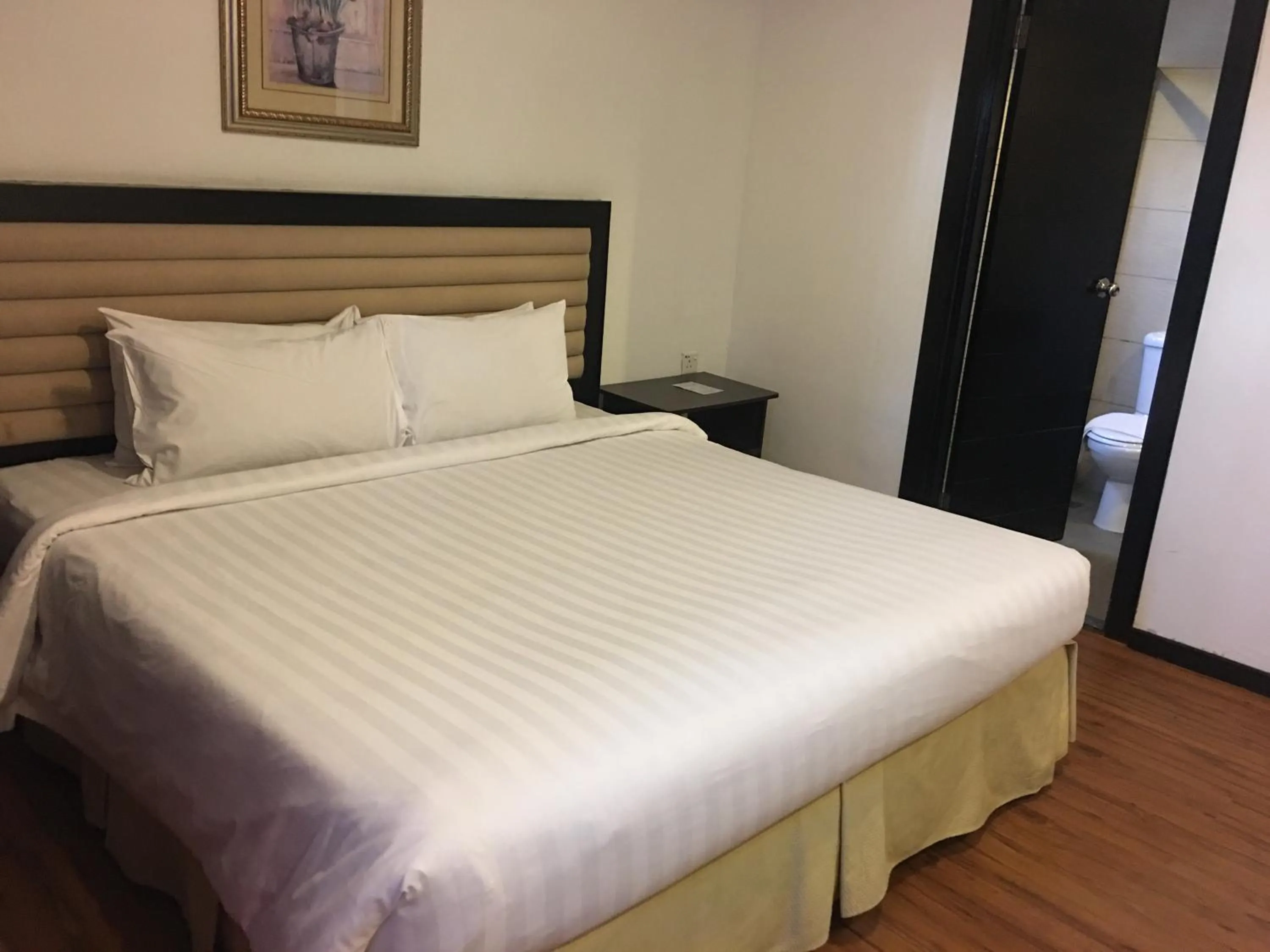 Bed in Likas Square - KK Apartment Suite