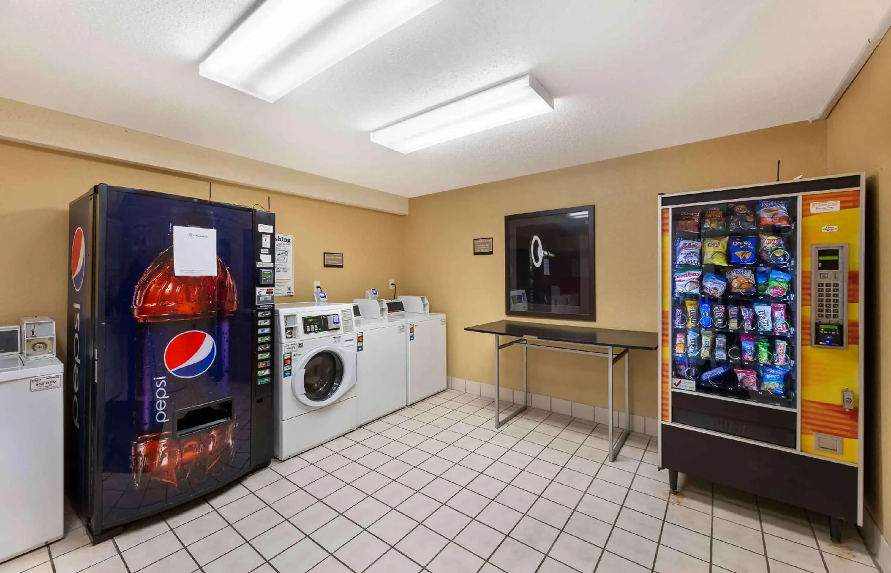 Property building in Extended Stay America Suites - Cleveland - Airport - North Olmsted Property building in Extended Stay America Suites - Cleveland - Airport - North Olmsted