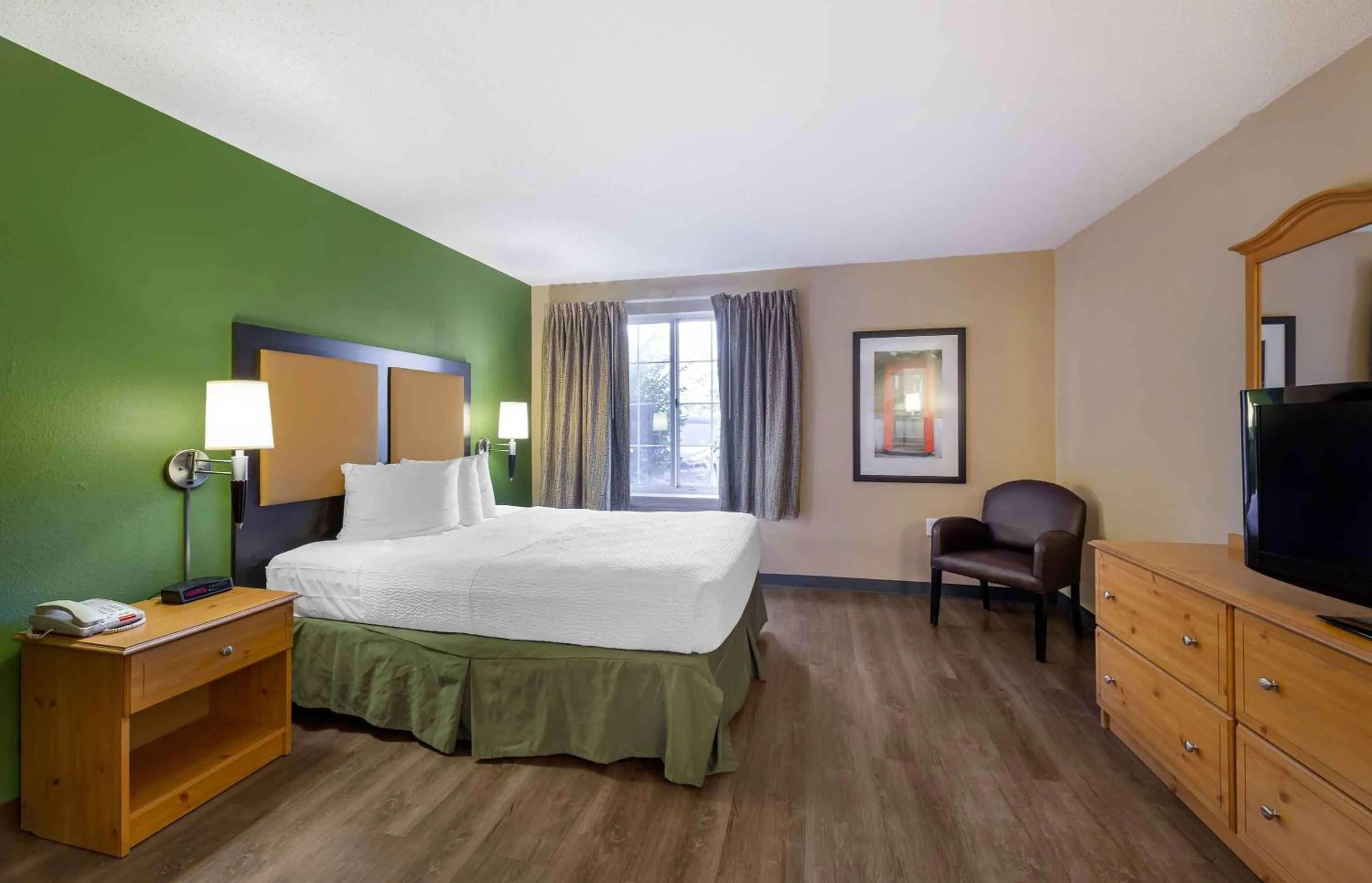 Bedroom, Bed in Extended Stay America Suites - Cleveland - Airport - North Olmsted
