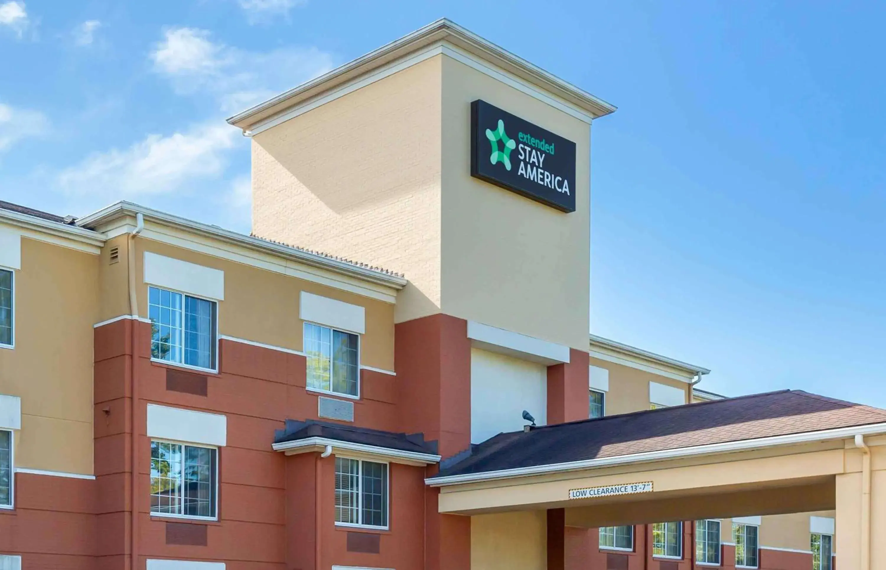 Property building in Extended Stay America Suites - Cleveland - Airport - North Olmsted Property building in Extended Stay America Suites - Cleveland - Airport - North Olmsted