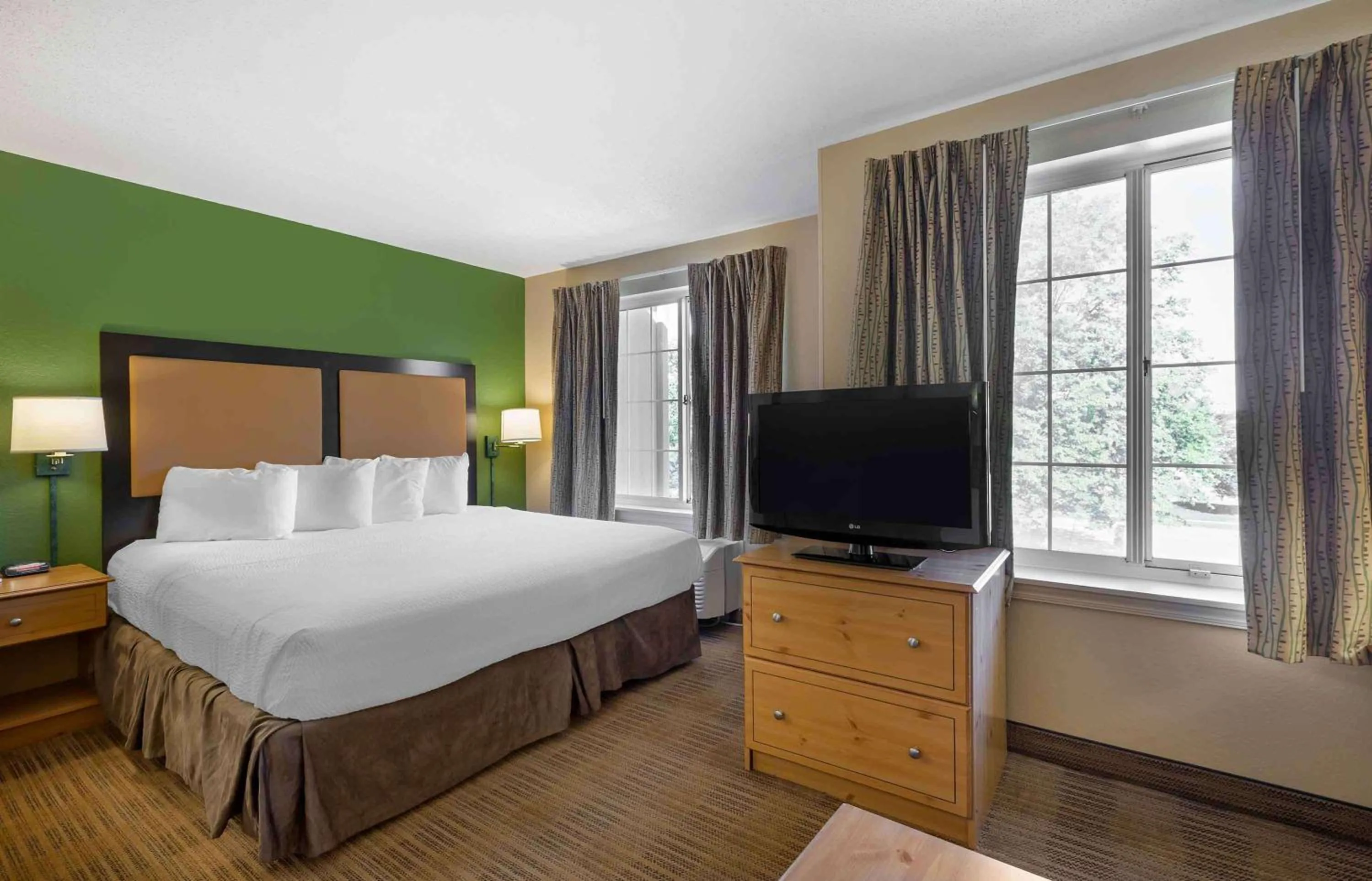 Bedroom, Bed in Extended Stay America Suites - Cleveland - Airport - North Olmsted