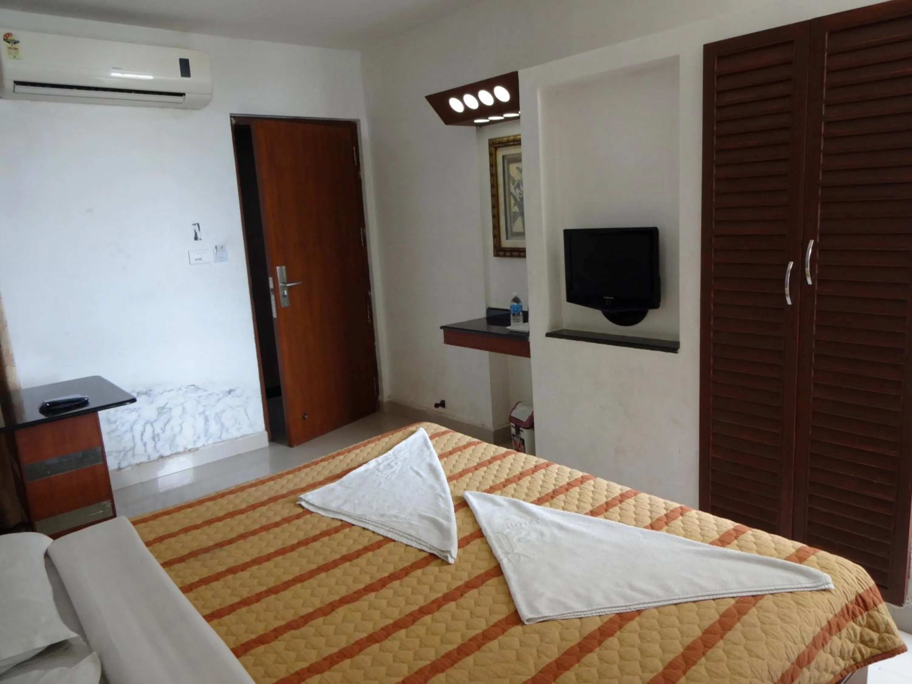 Decorative detail, Bed in Lotus Bay View Hotel