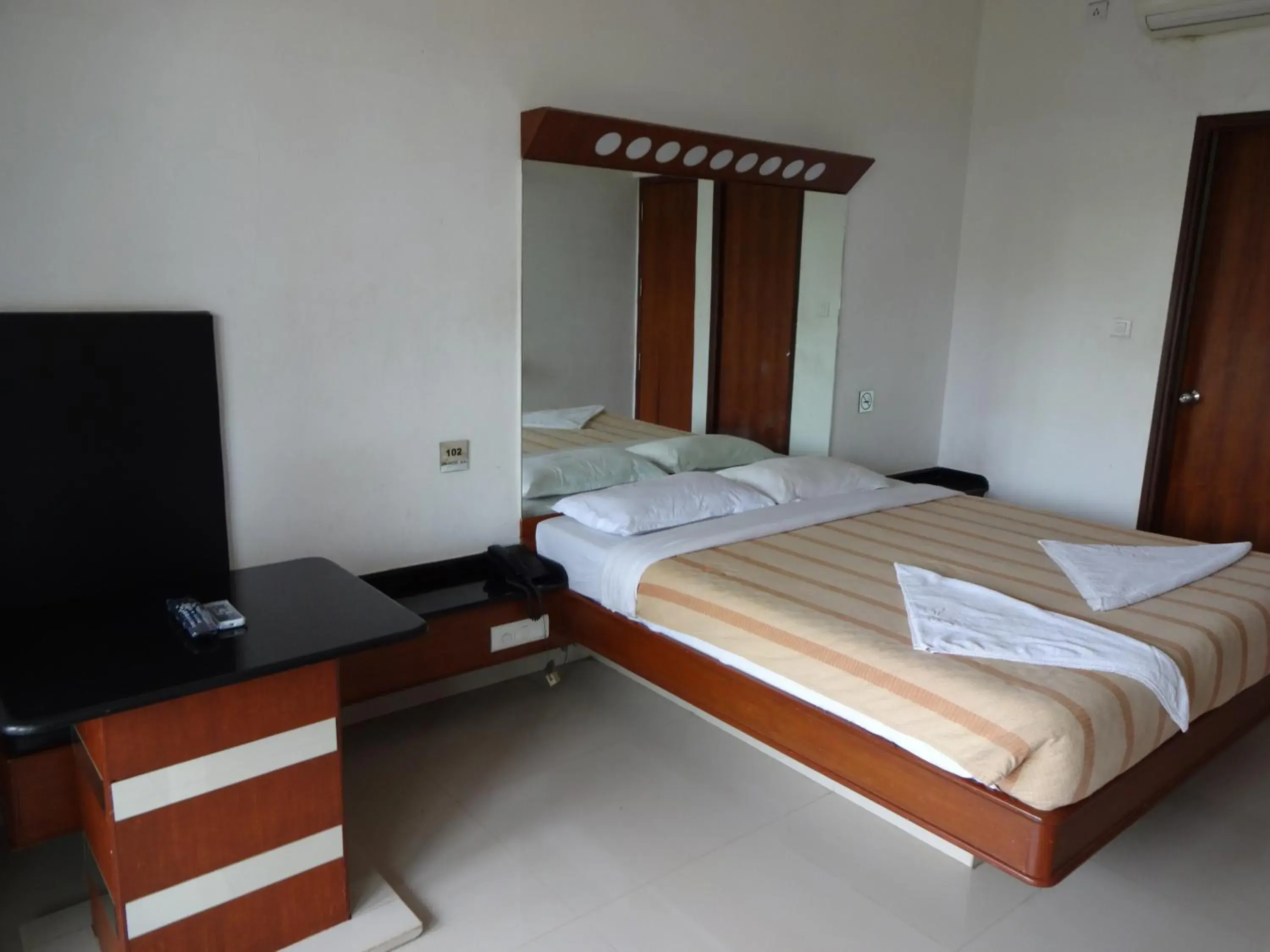 Photo of the whole room in Lotus Bay View Hotel Photo of the whole room in Lotus Bay View Hotel