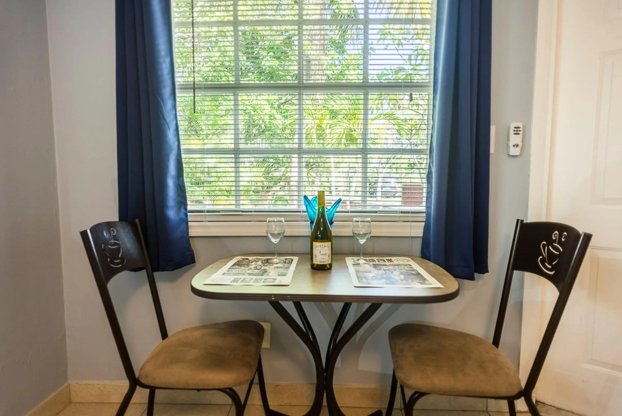 Dining area in The Blue Door Inn