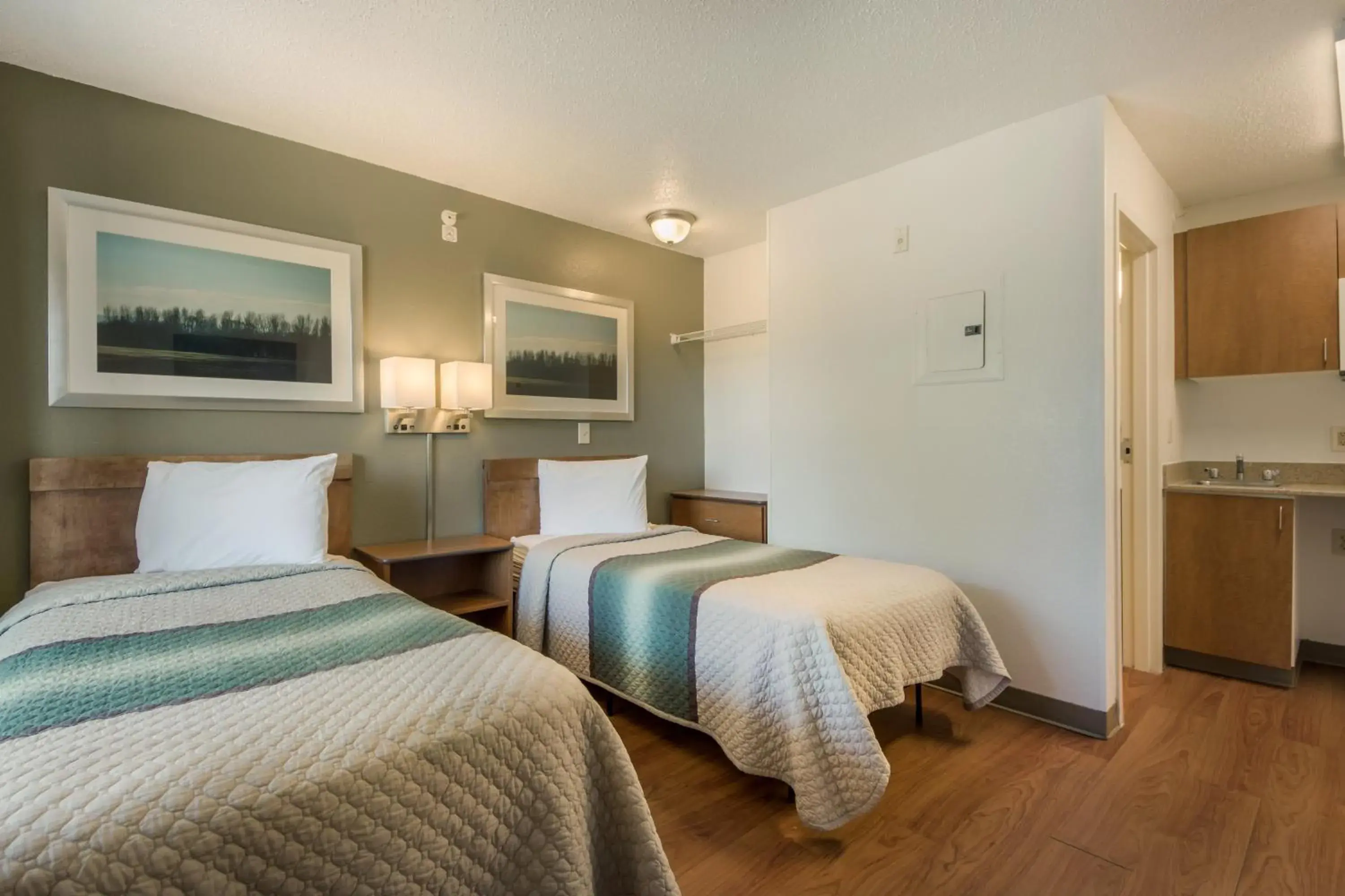 Studio Room with Two Twin Beds Non-Smoking in HomeTowne Studios by Red Roof Dallas - Mesquite Studio Room with Two Twin Beds Non-Smoking in HomeTowne Studios by Red Roof Dallas - Mesquite