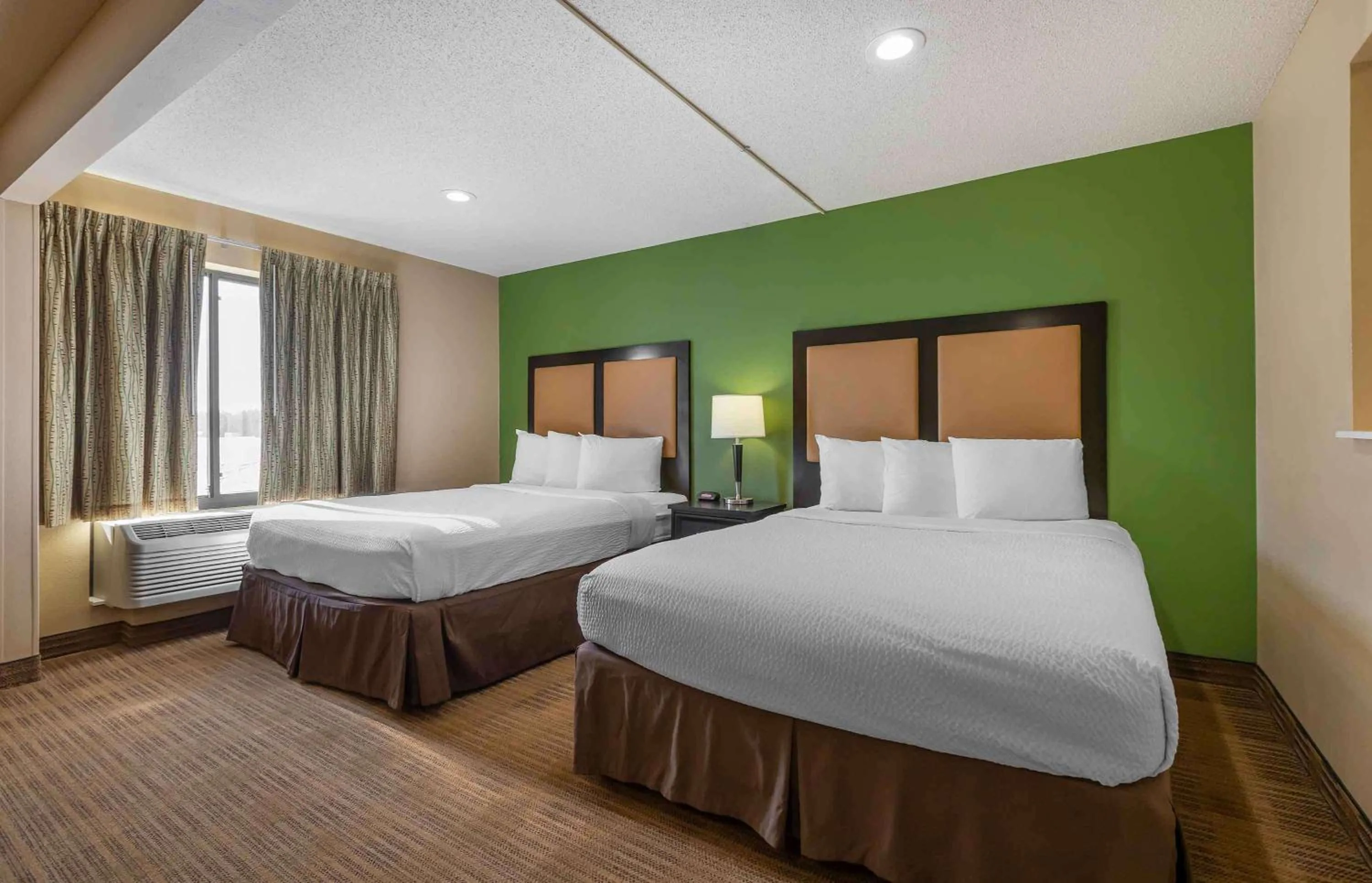 Bedroom, Bed in Extended Stay America Select Suites - South Bend - Mishawaka - South