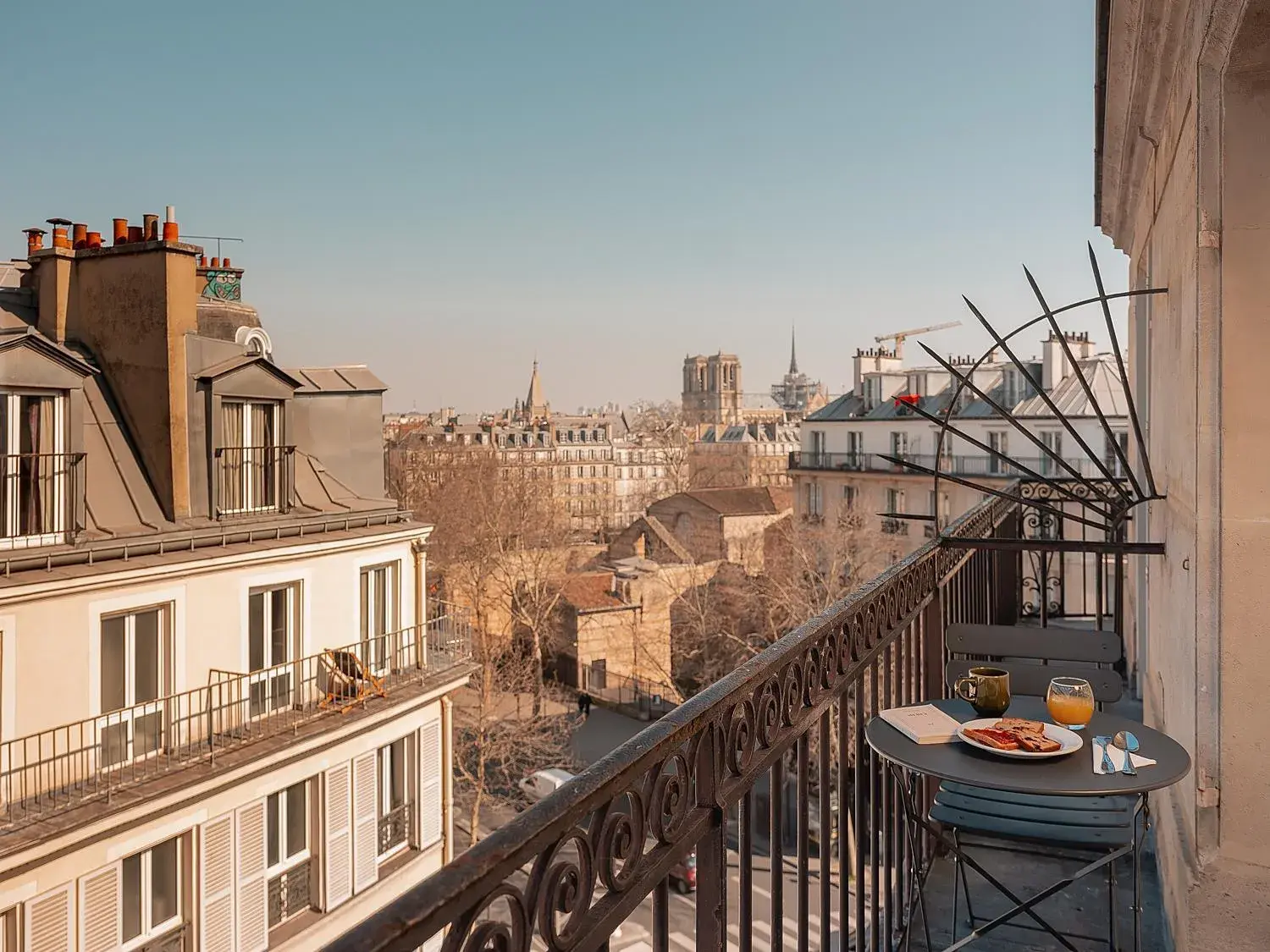 Double Room with Balcony in Hôtel du Savoir Double Room with Balcony in Hôtel du Savoir