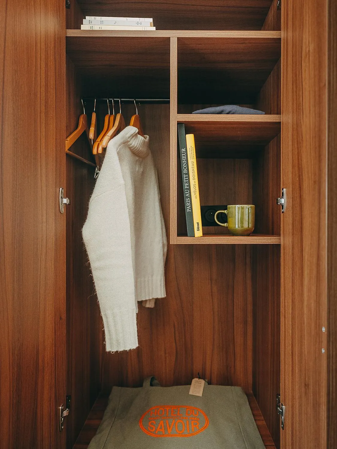 Decorative detail in Hôtel du Savoir