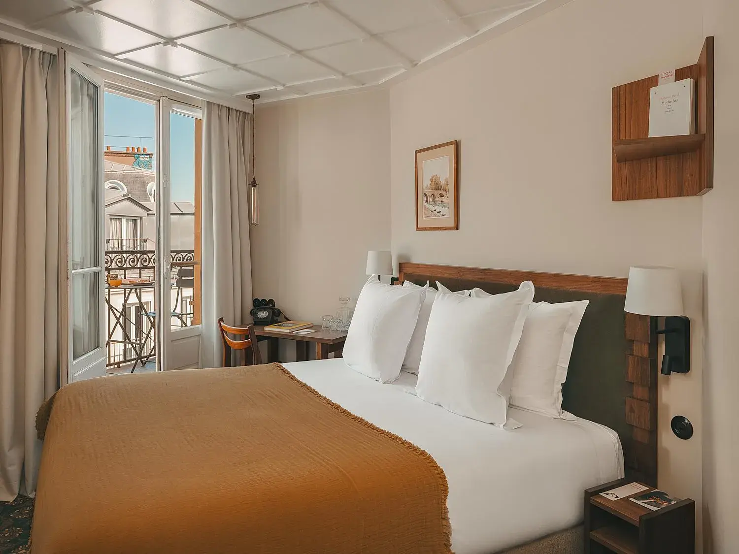 Double Room with Balcony in Hôtel du Savoir Double Room with Balcony in Hôtel du Savoir