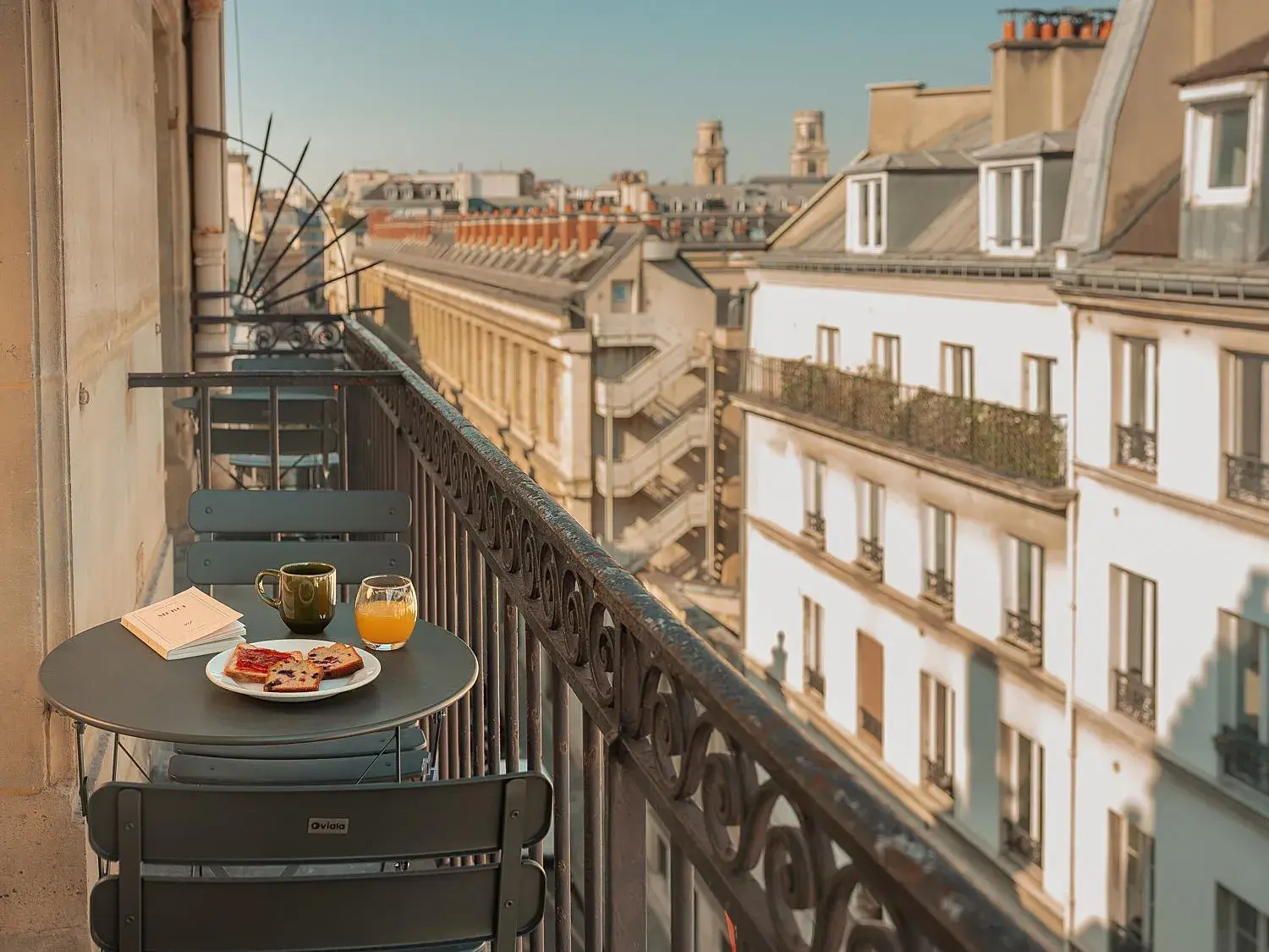 Double Room with Balcony in Hôtel du Savoir Double Room with Balcony in Hôtel du Savoir