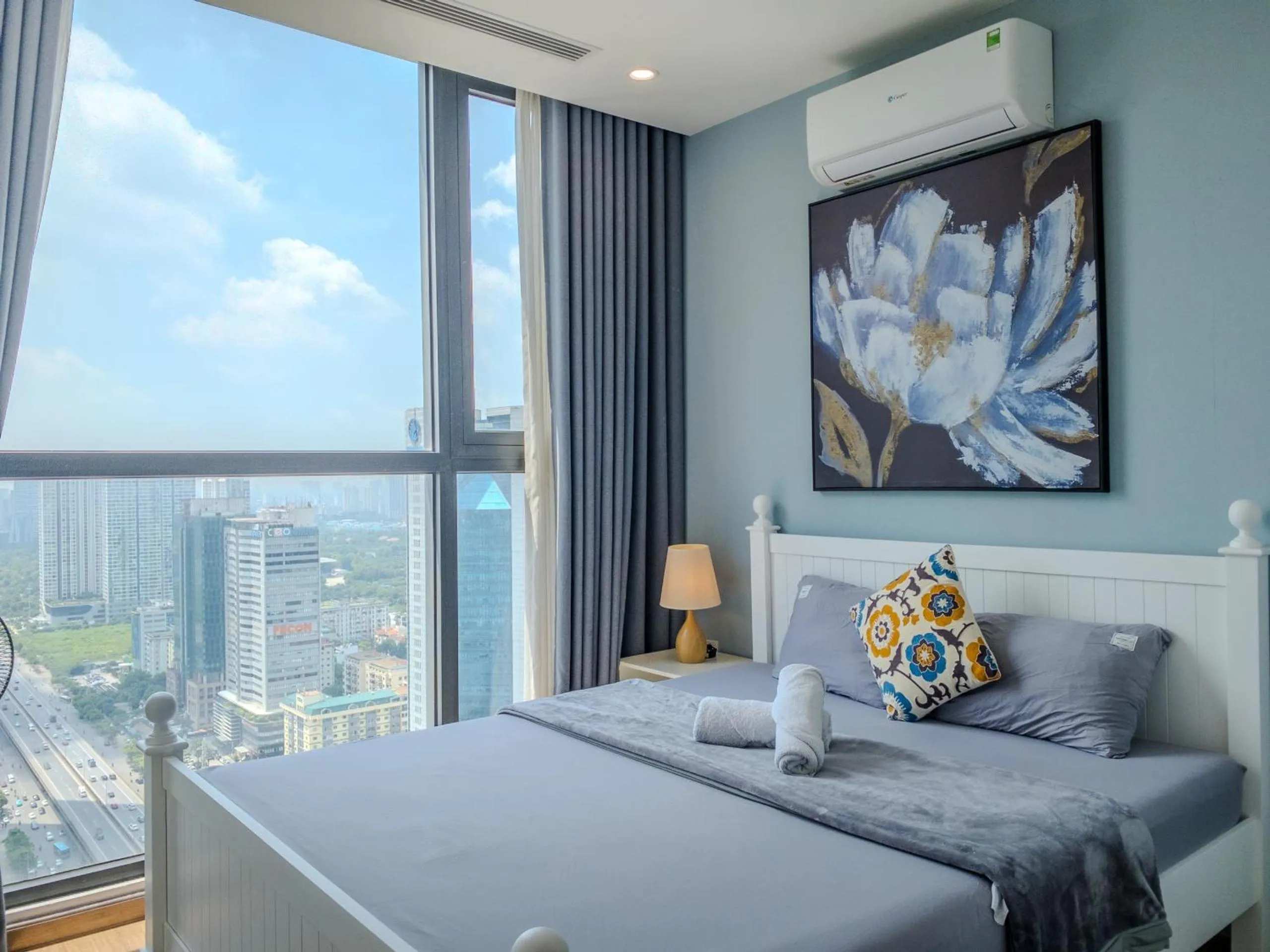 Bed in QMP - Vinhomes Skylake