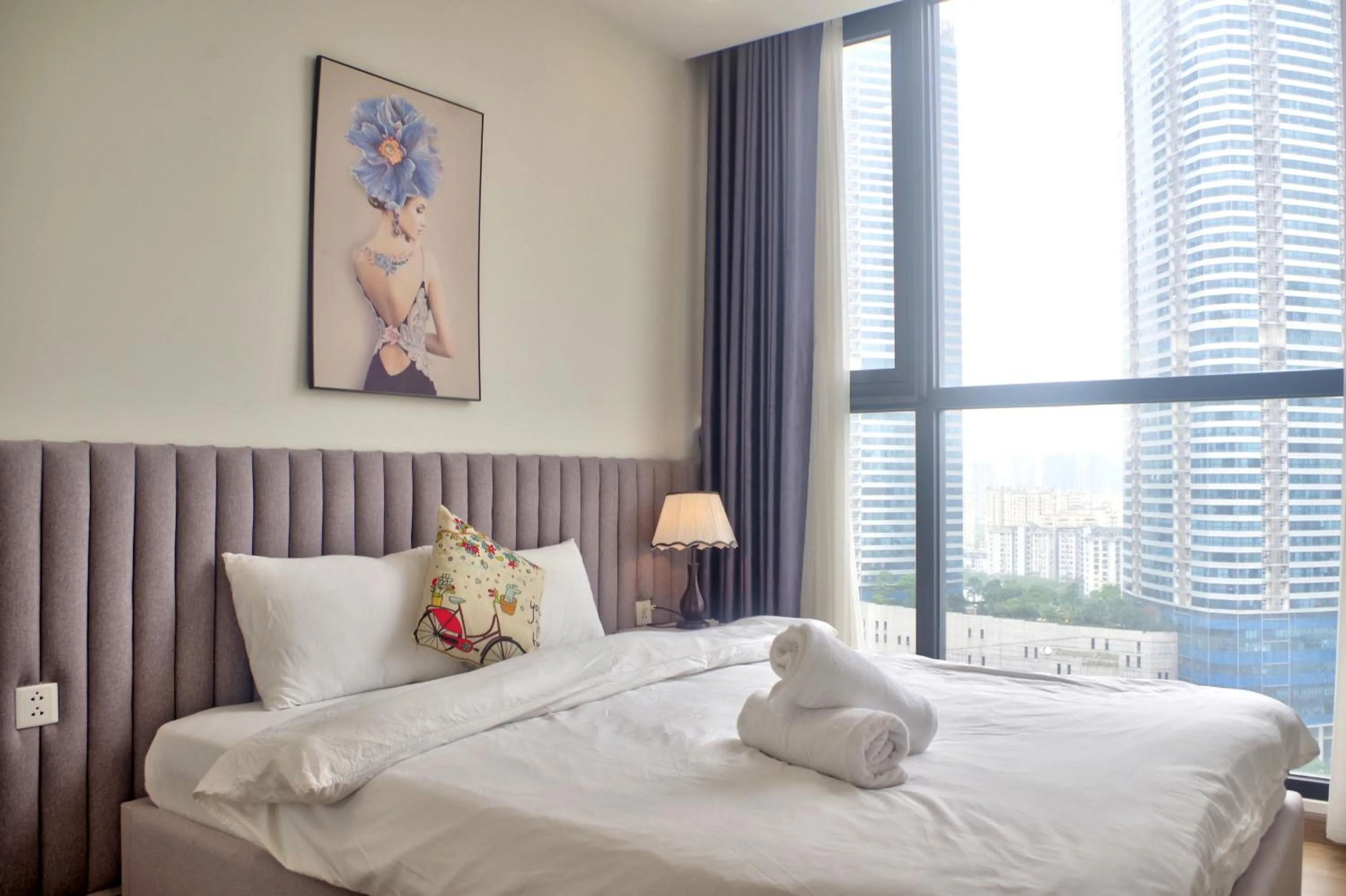 Bed in QMP - Vinhomes Skylake