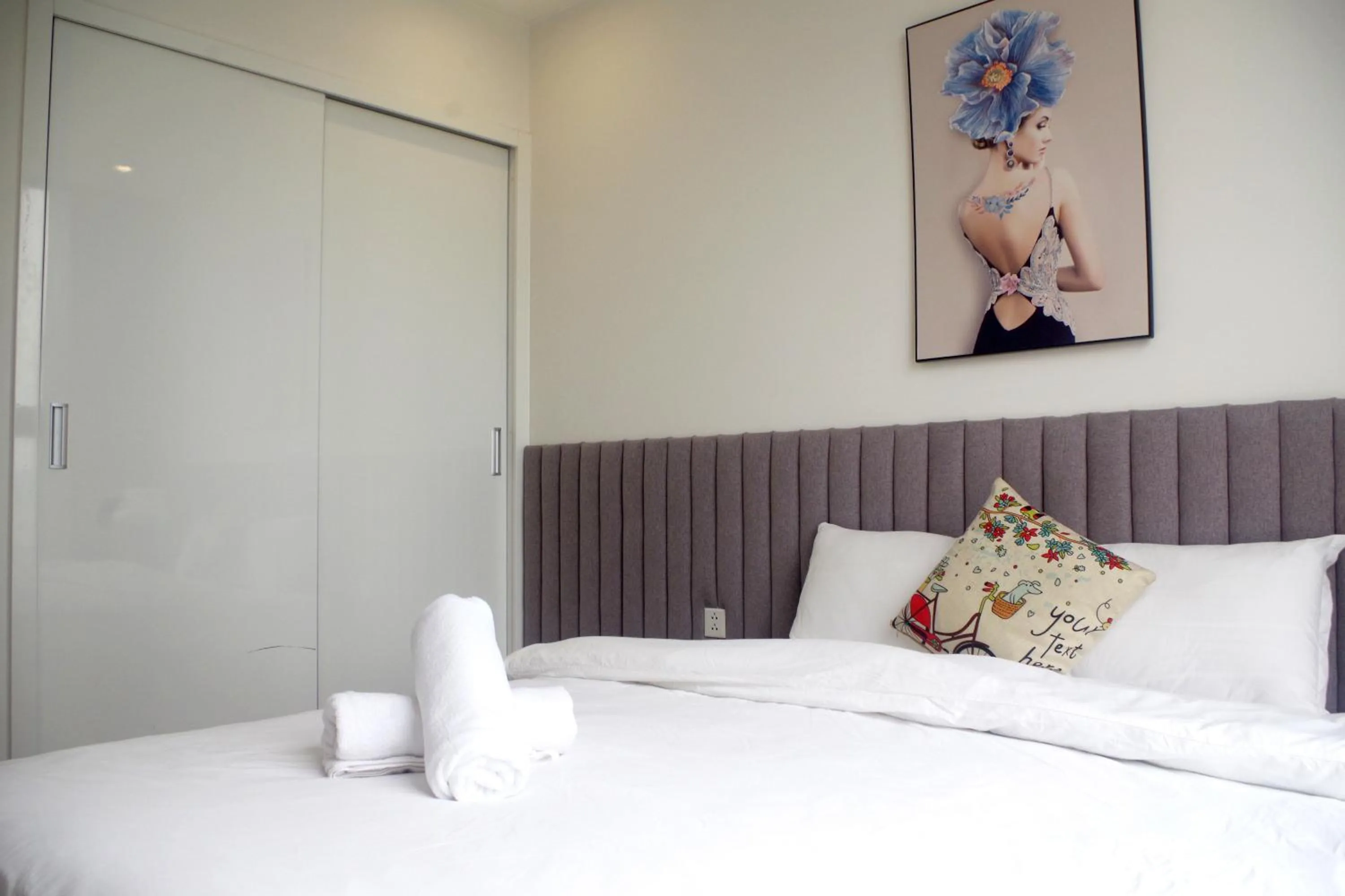 Bed in QMP - Vinhomes Skylake