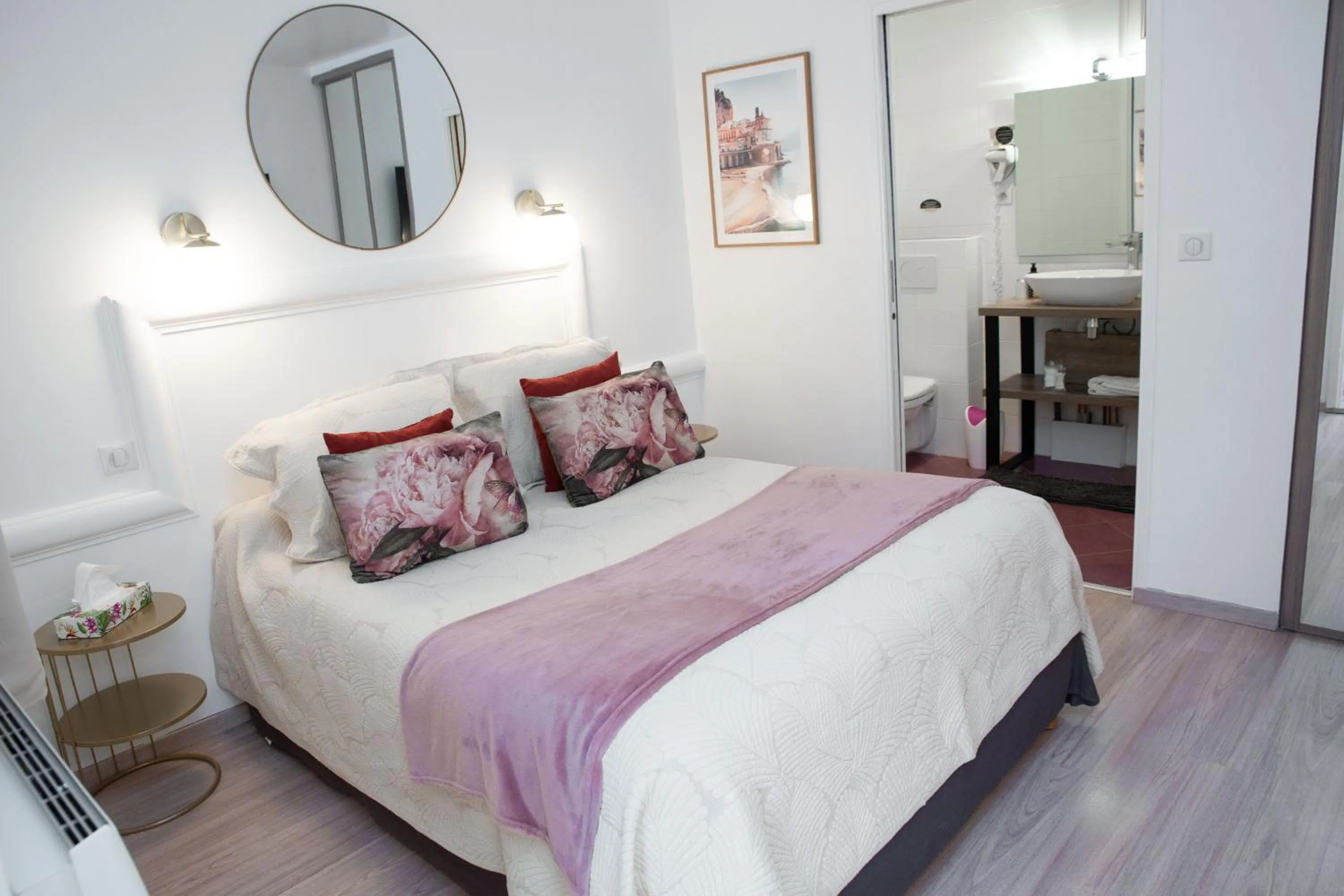 Double Room with Pool View in HOTEL DES DAUPHINS