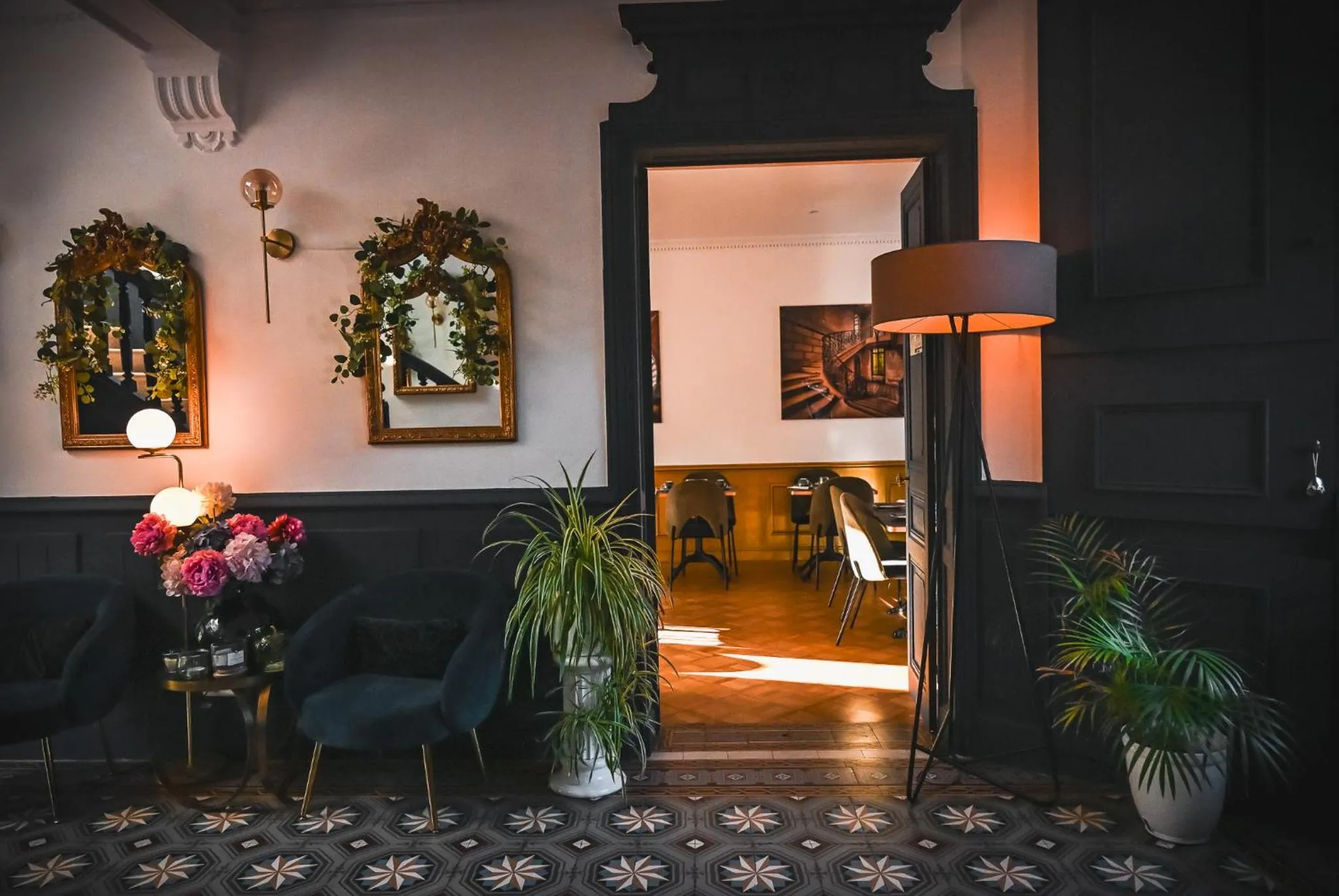 HOTEL DES DAUPHINS