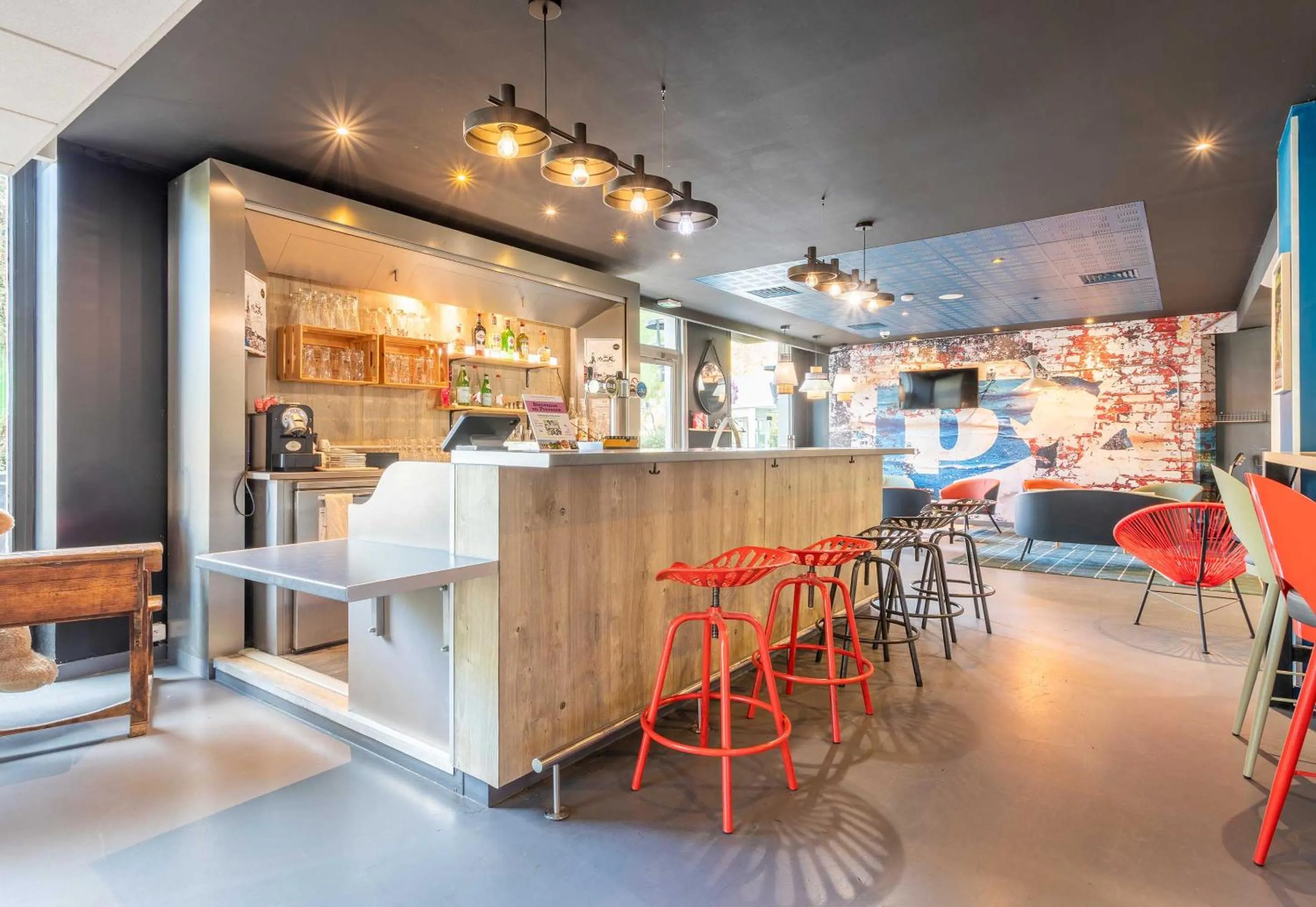 Lounge or bar in B&B HOTEL Marseille Bonneveine