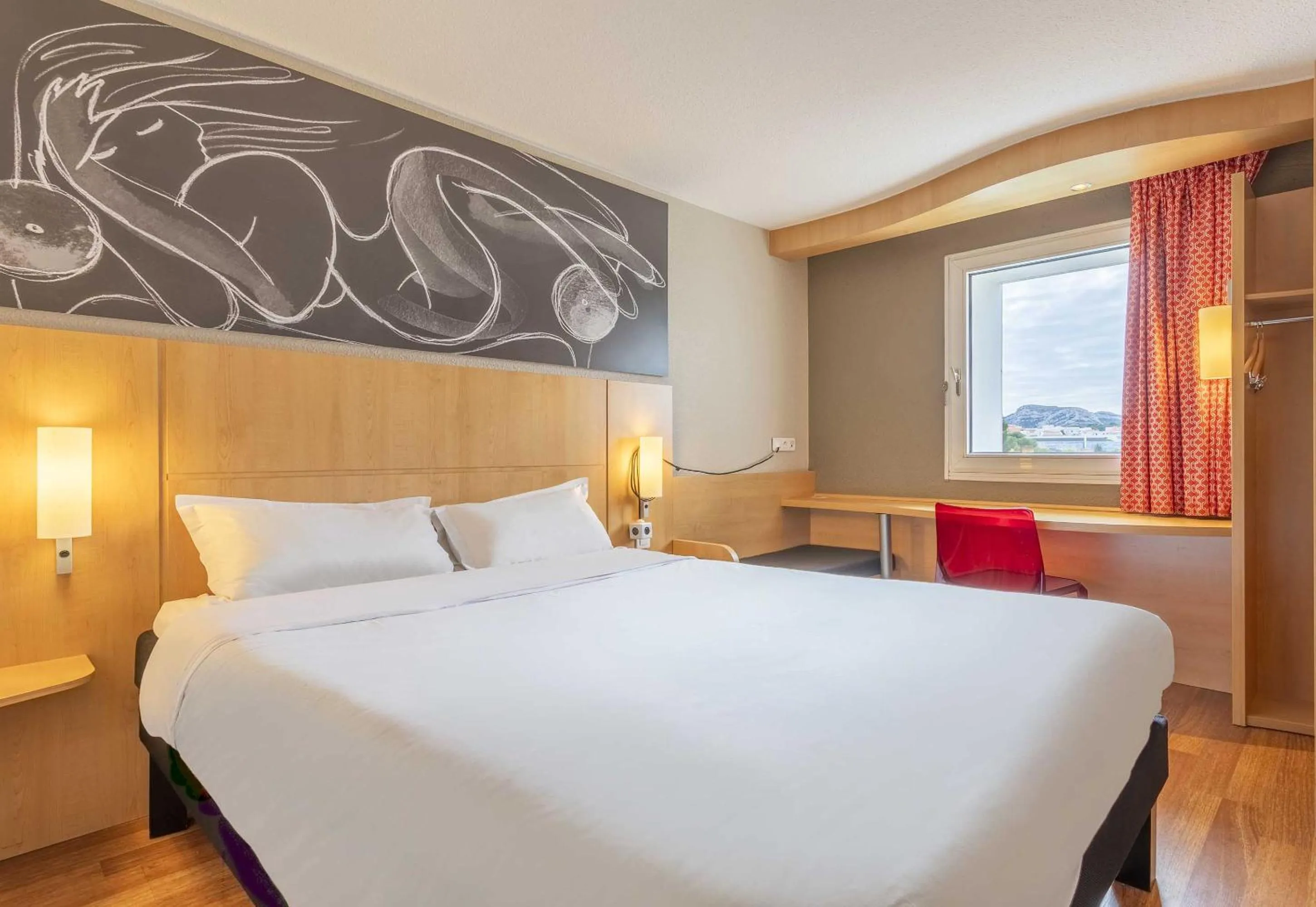 Bedroom, Bed in B&B HOTEL Marseille Bonneveine