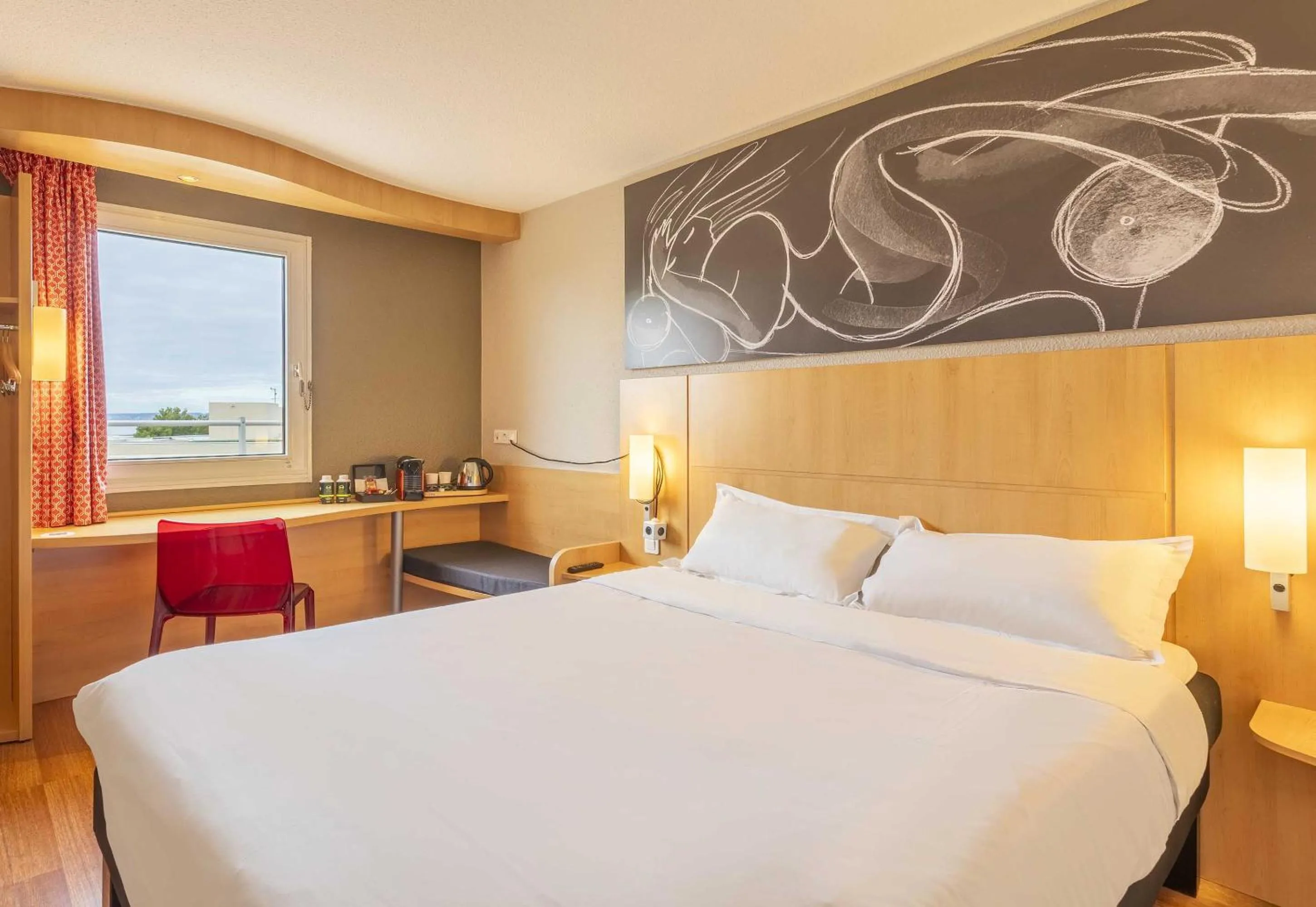 Bedroom, Bed in B&B HOTEL Marseille Bonneveine