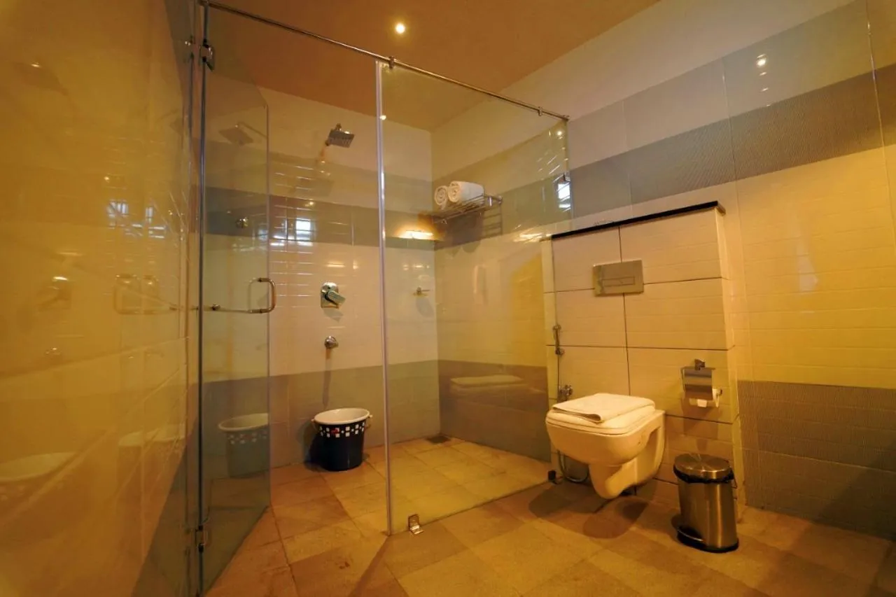 Shower in WithInn Hotel - Kannur Airport
