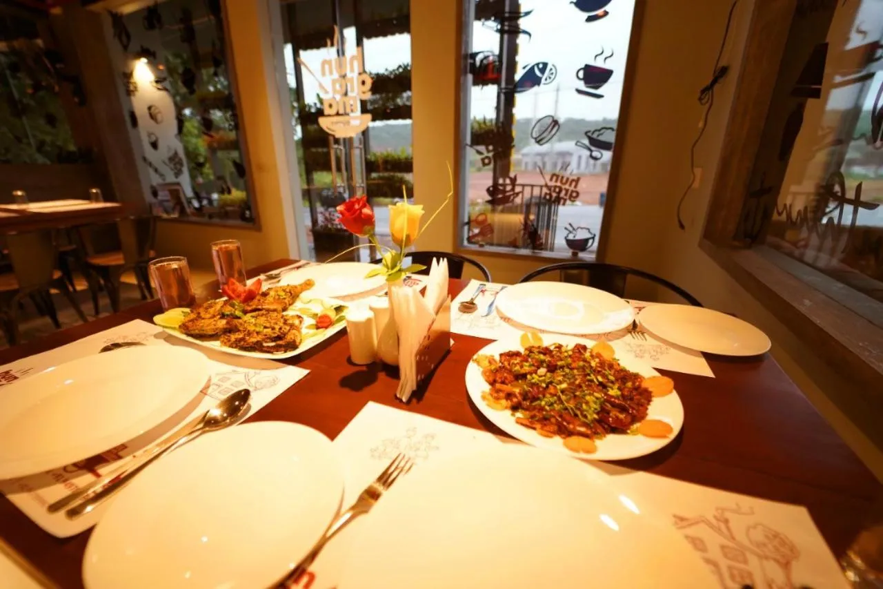 Restaurant/places to eat in WithInn Hotel - Kannur Airport