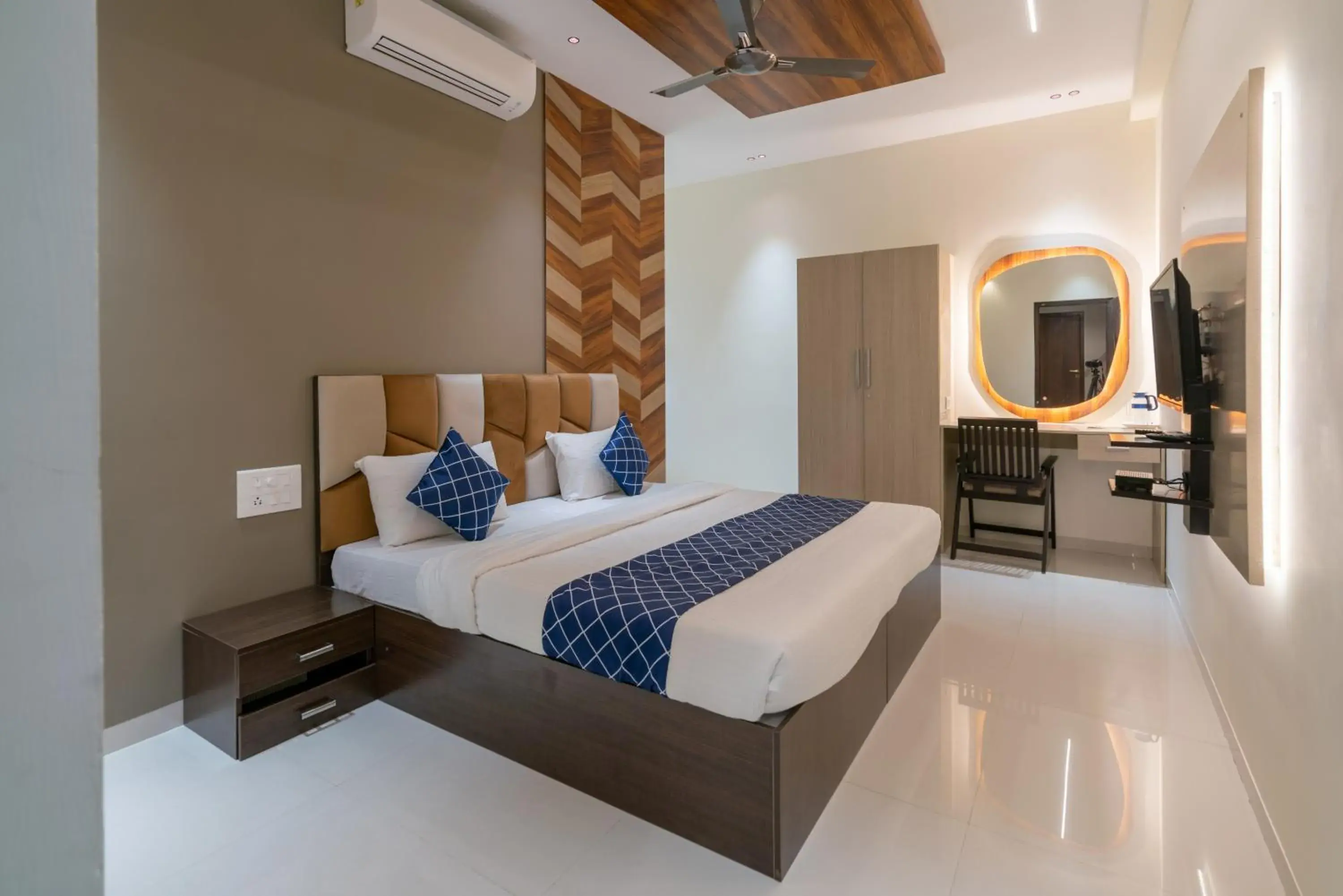 Deluxe Double Room - single occupancy in THE SURRYA MAX RESIDENCY Deluxe Double Room - single occupancy in THE SURRYA MAX RESIDENCY