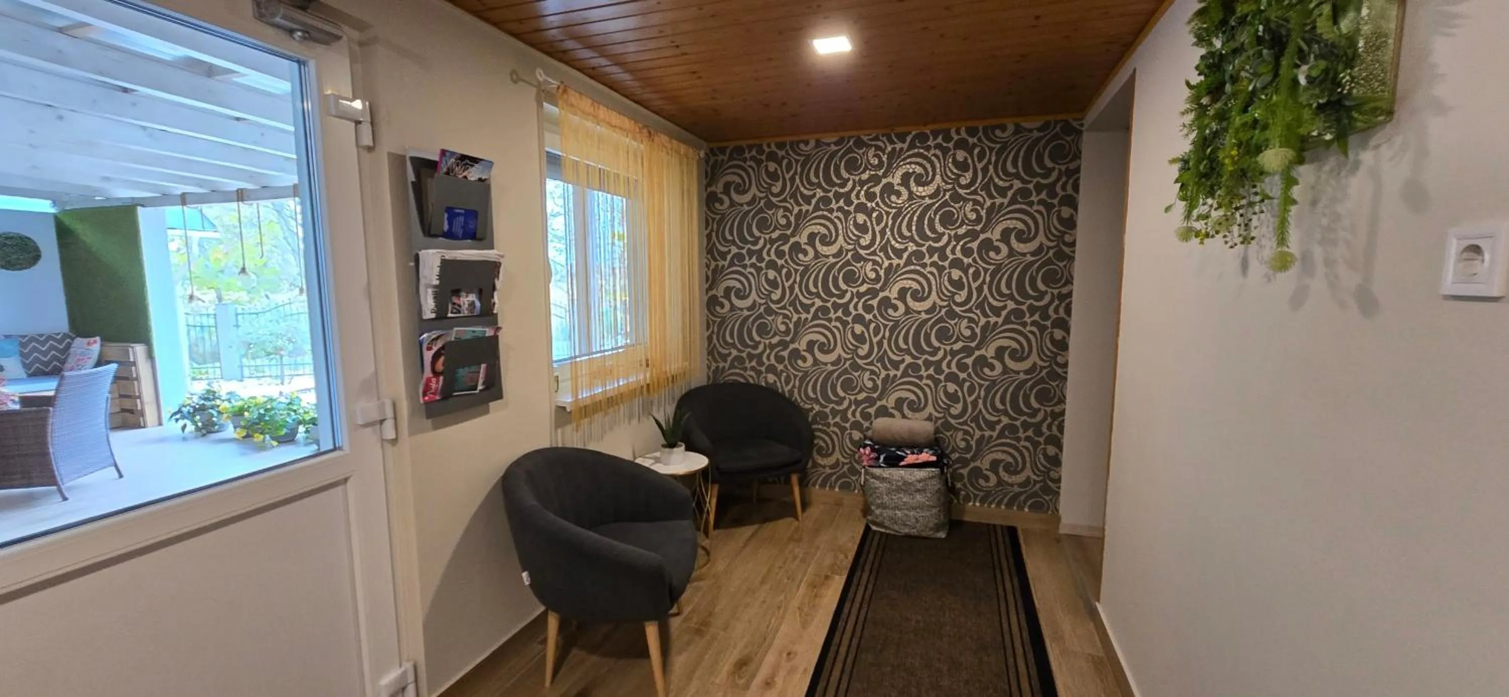 Seating area in Anna-Lak