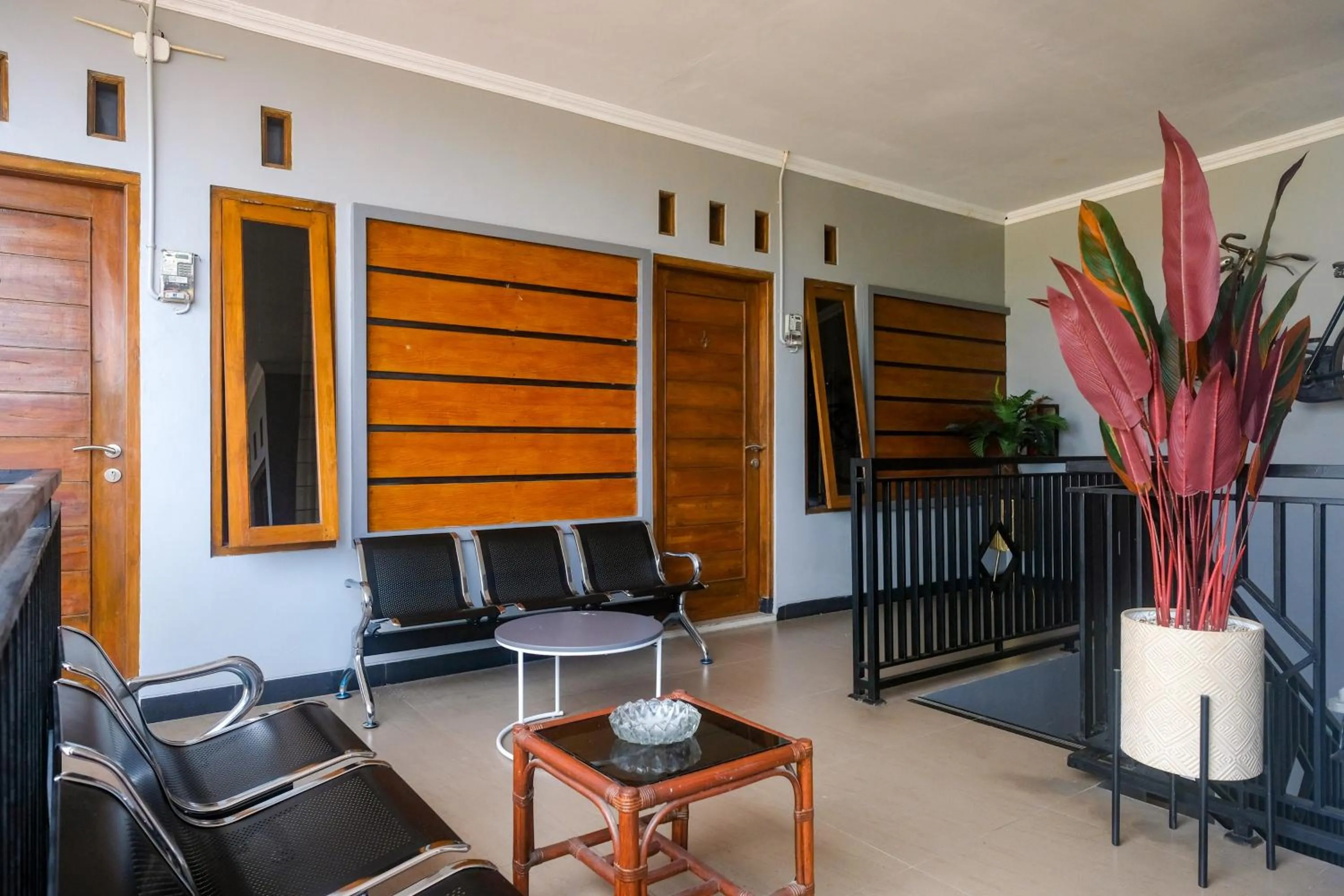 Seating area in Al Abror Homestay Mandala Krida Mitra RedDoorz