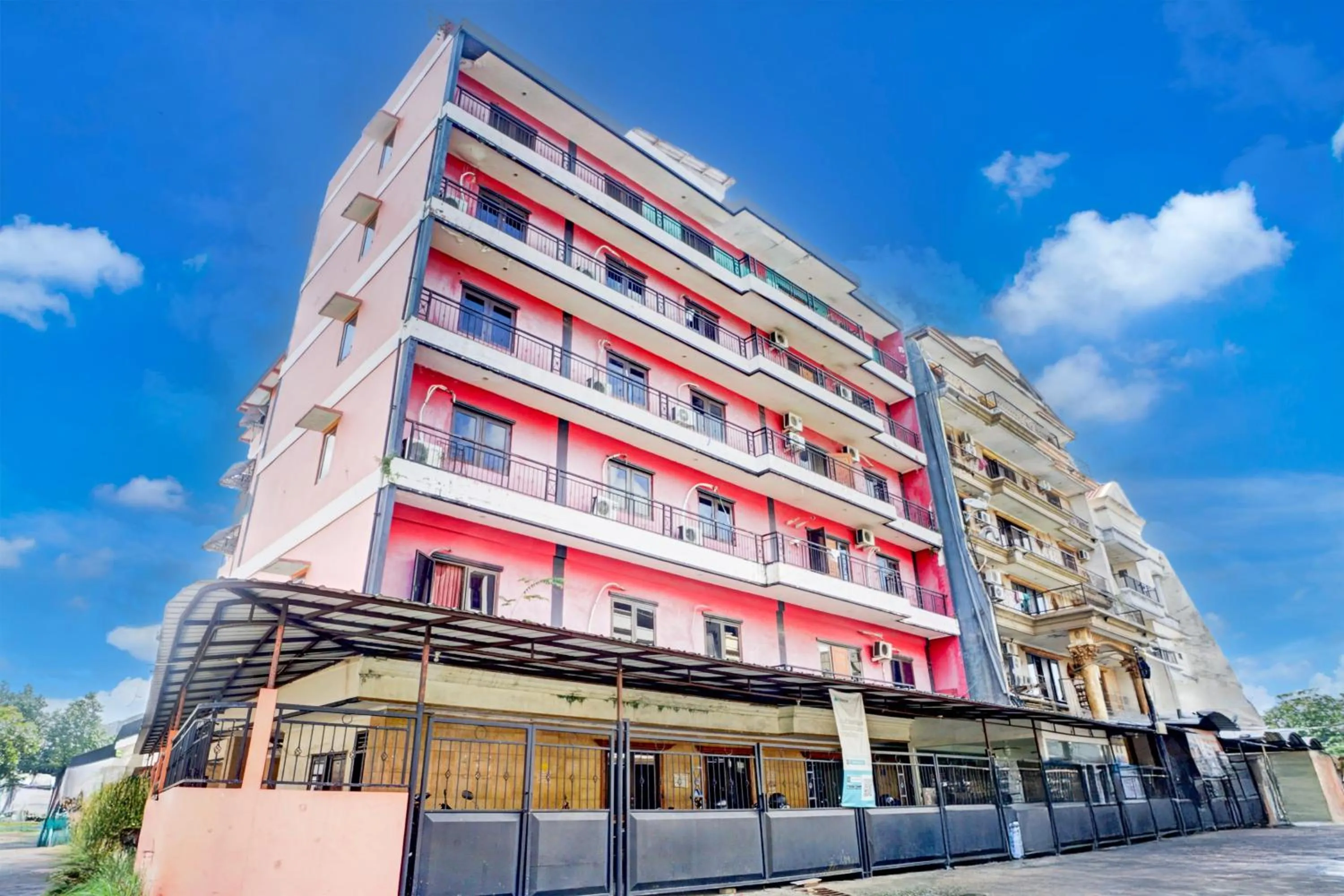 Facade/entrance in Petraya Residence Near City of tomorrow Mall