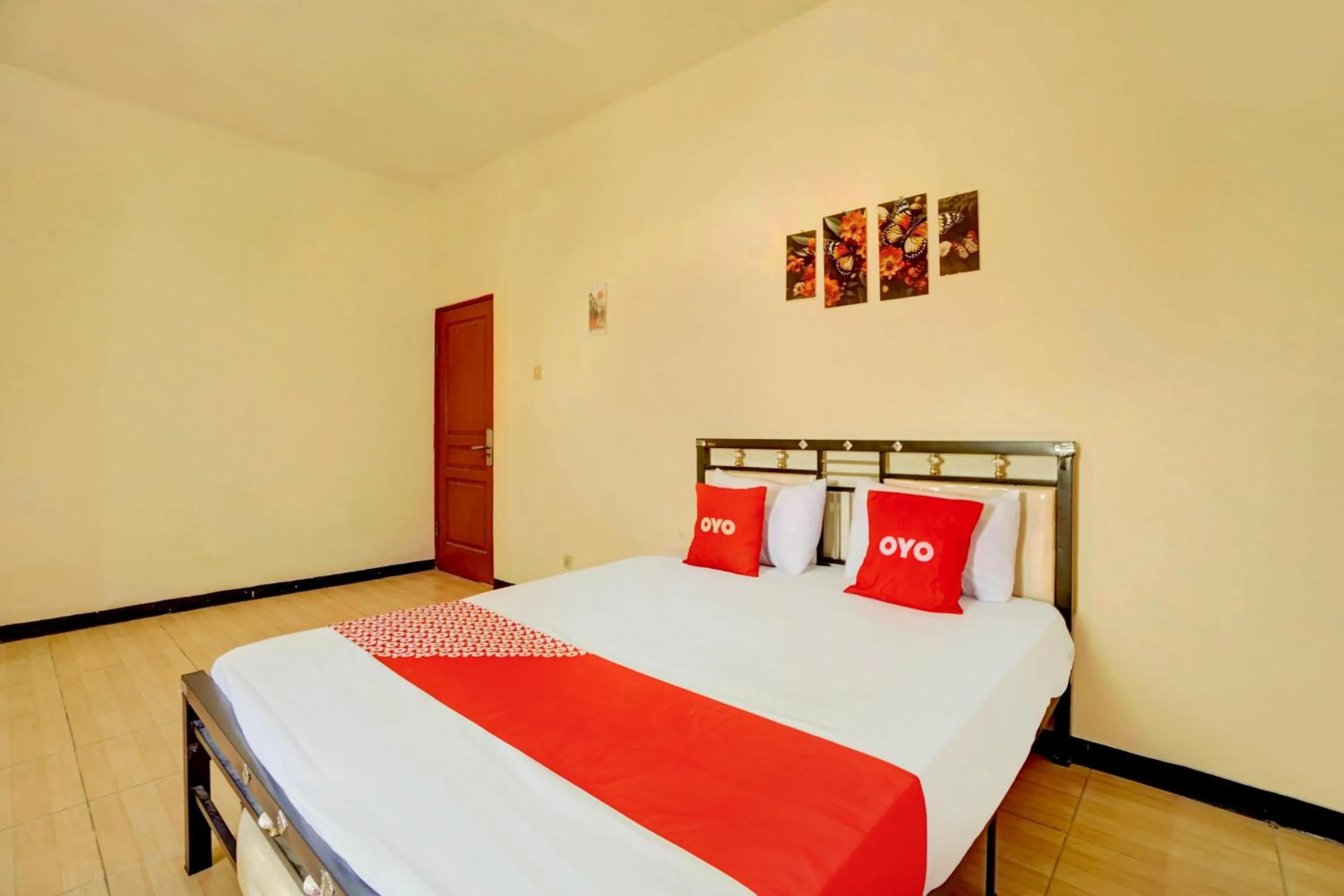 Bedroom in Petraya Residence Near City of tomorrow Mall