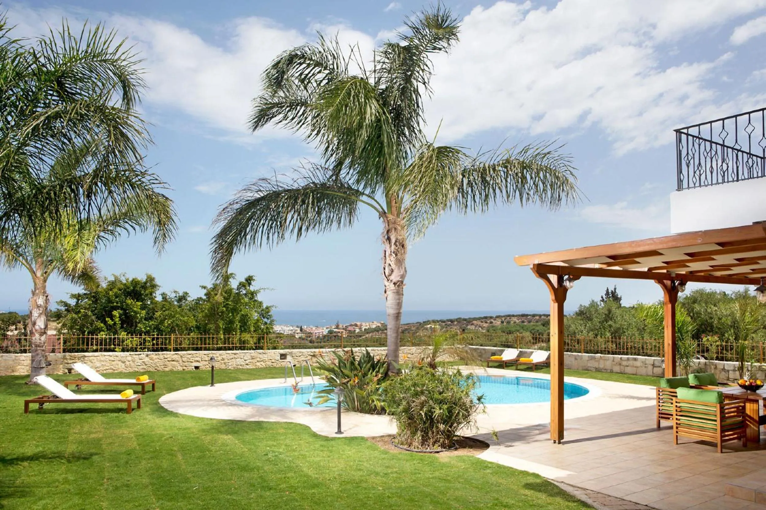 Swimming pool in Pandora Villas