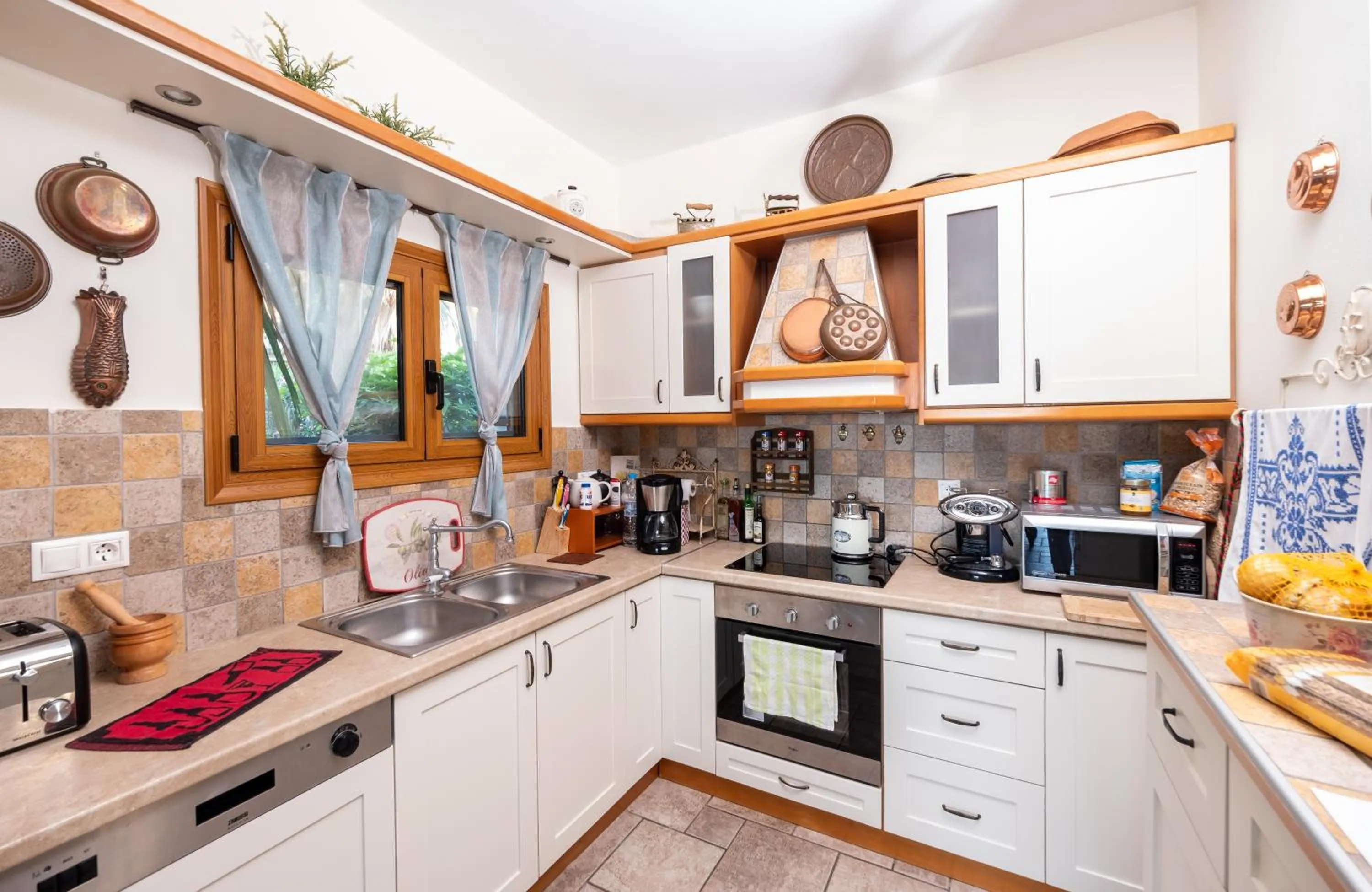 Kitchen or kitchenette in Pandora Villas